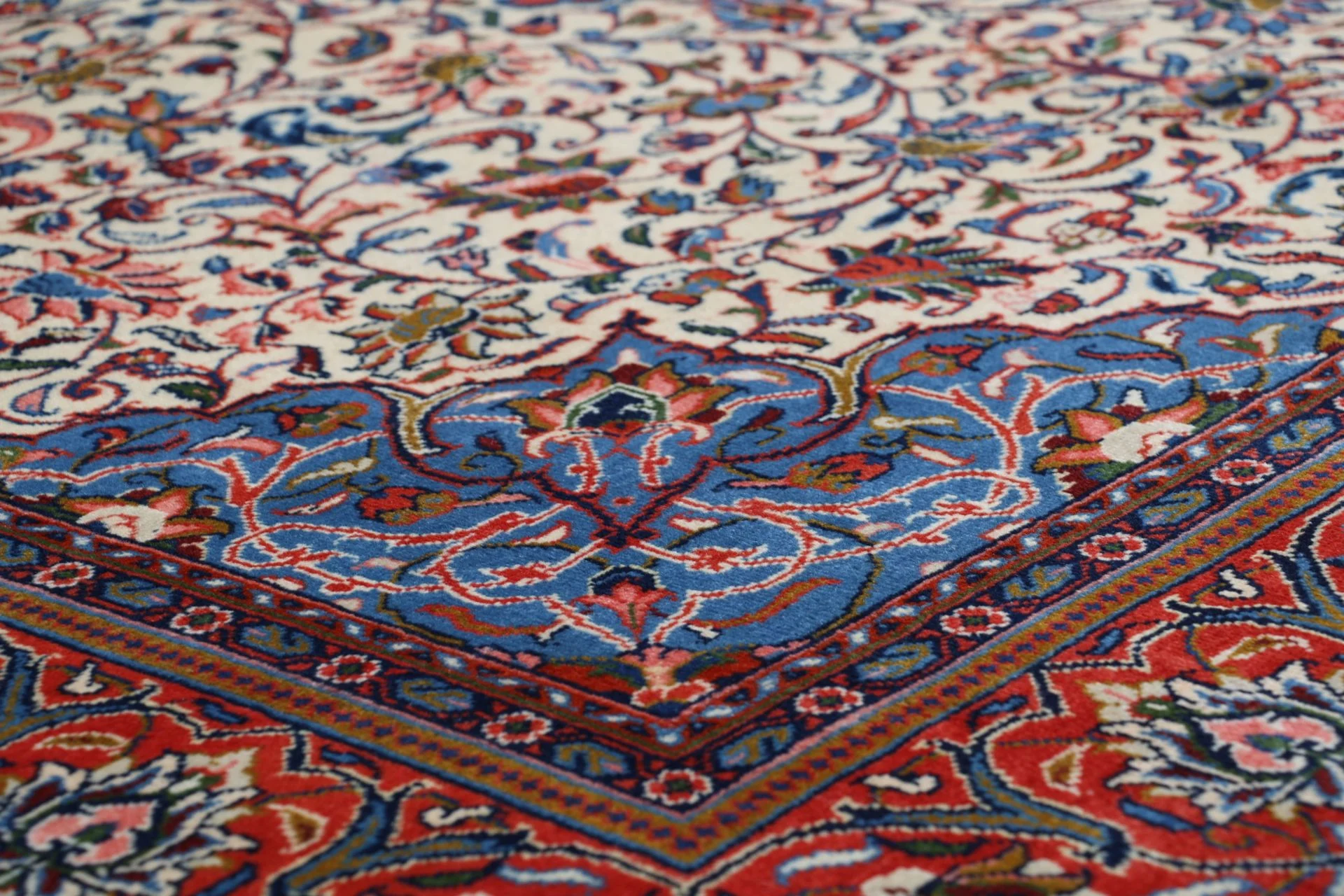 Sarouk Persian Rug 197 × 310 cm, Wool, hand-knotted