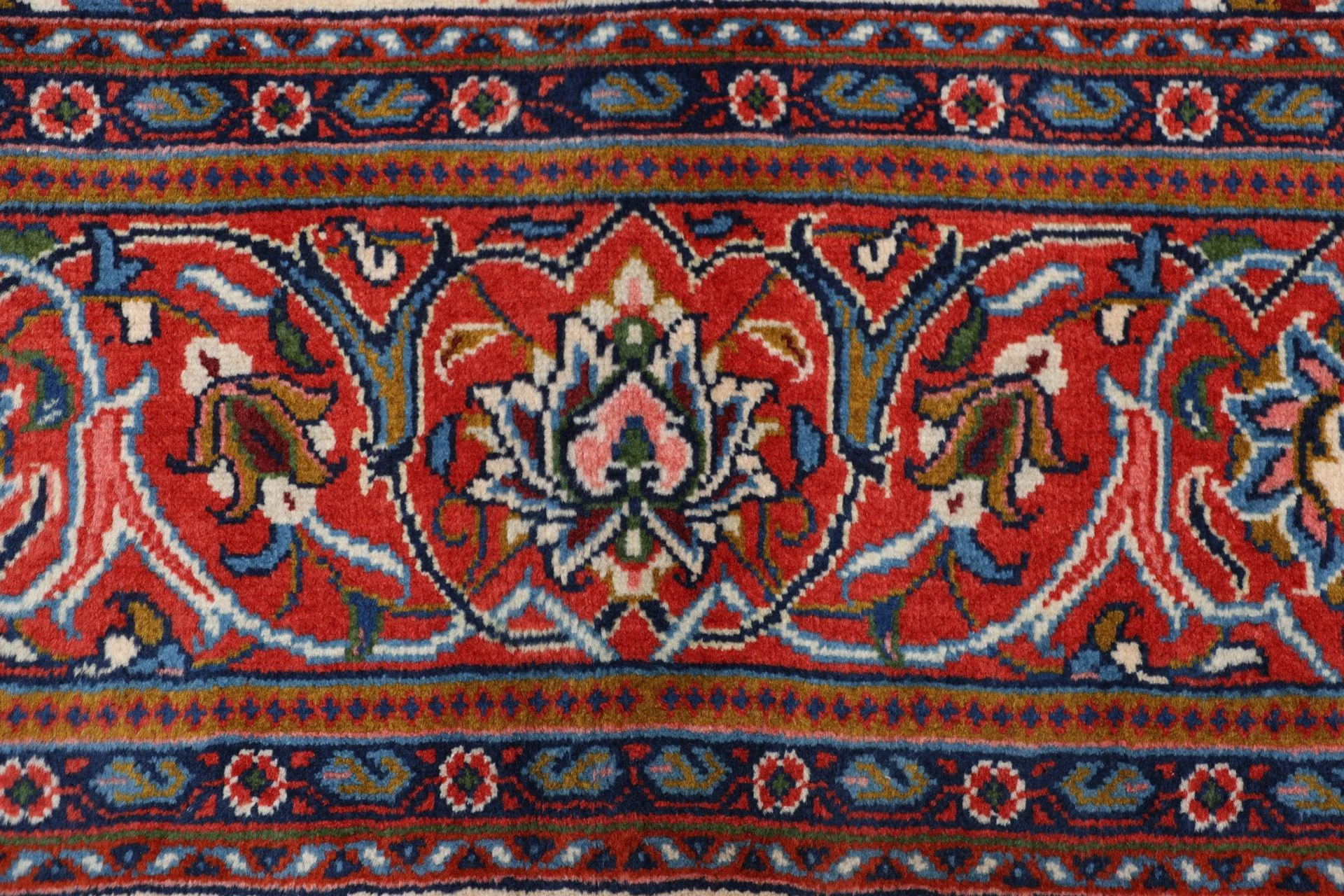 Sarouk Persian Rug 197 × 310 cm, Wool, hand-knotted