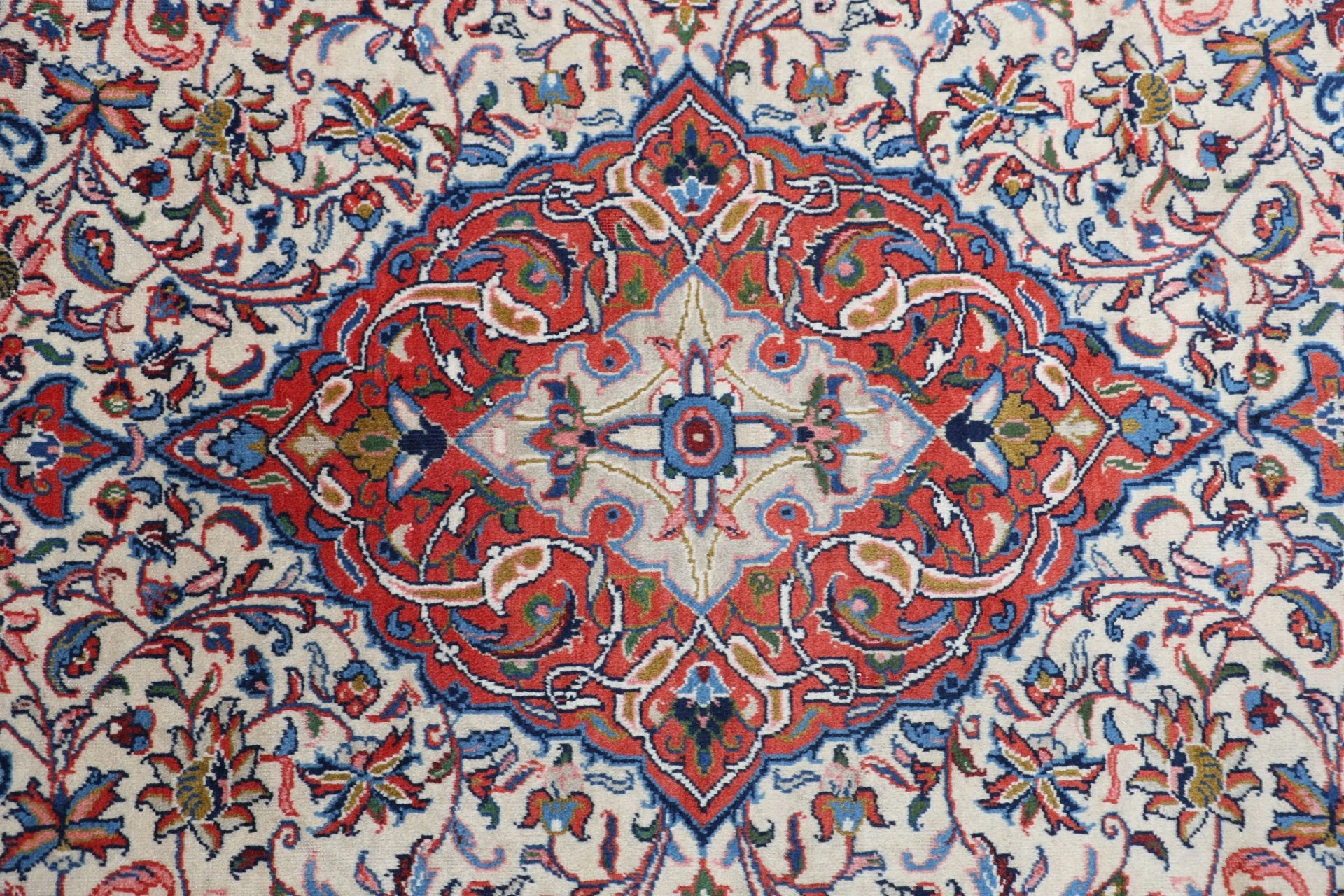 Sarouk Persian Rug 197 × 310 cm, Wool, hand-knotted