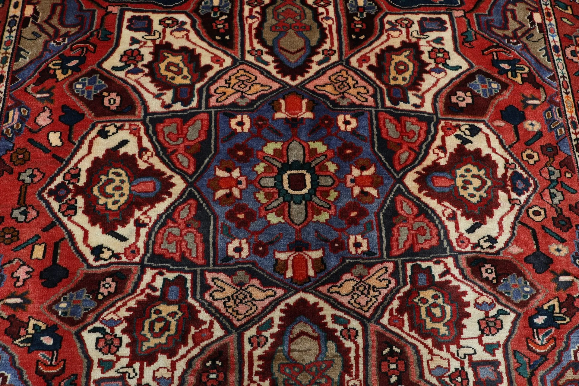 perserteppich-bachtiar-208-x-300-cm-schurwolle-handgeknupft-36 Hand-Knotted Wool Bakhtiari Persian Rug, 208 × 300 cm