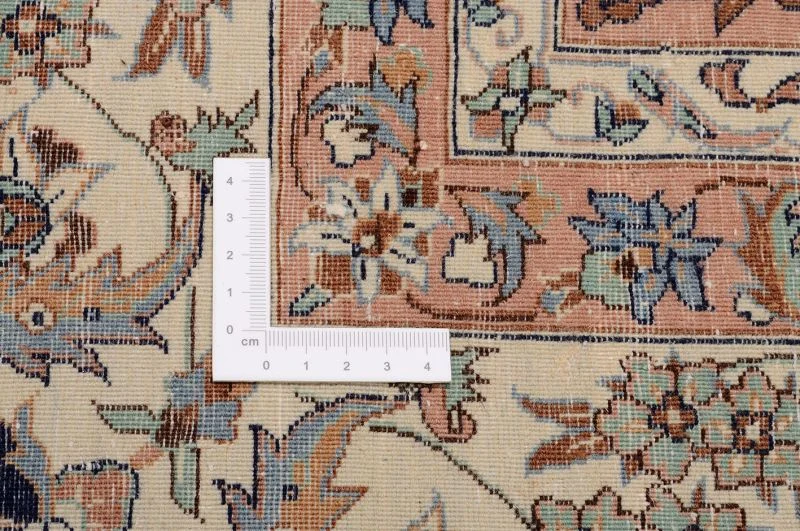 Isfahan Persian Rug 246 × 308 cm, Wool, hand-knotted
