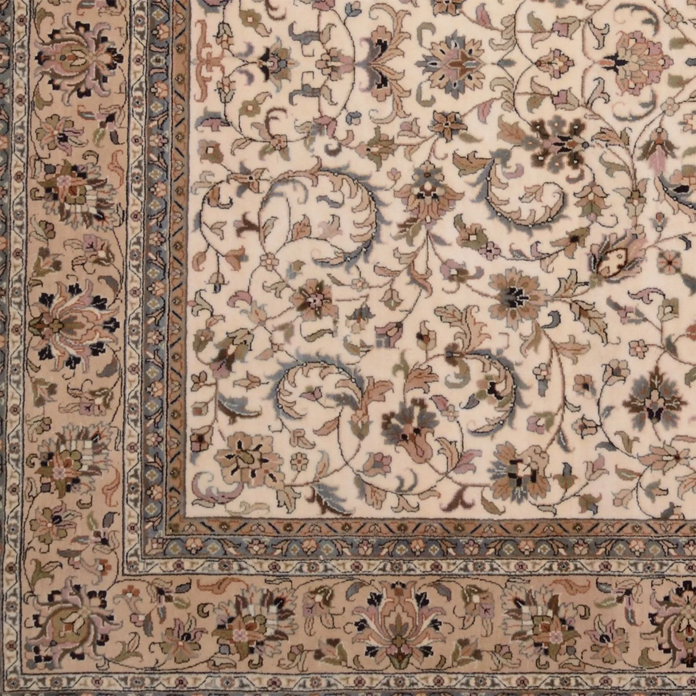 Isfahan Indian Rug 244 × 306 cm, Wool, hand-knotted