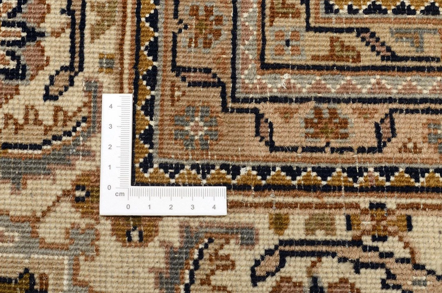 orientteppich-tabriz-245-x-303-cm-schurwolle-seide-handgeknupft-2 Tabriz Indian Rug — hand-knotted, 245 × 303 cm, Wool & Silk