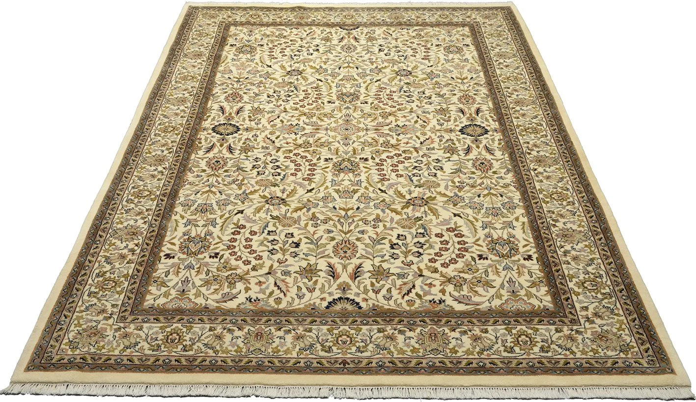 Isfahan Indian Rug 204 × 302 cm, Wool, hand-knotted