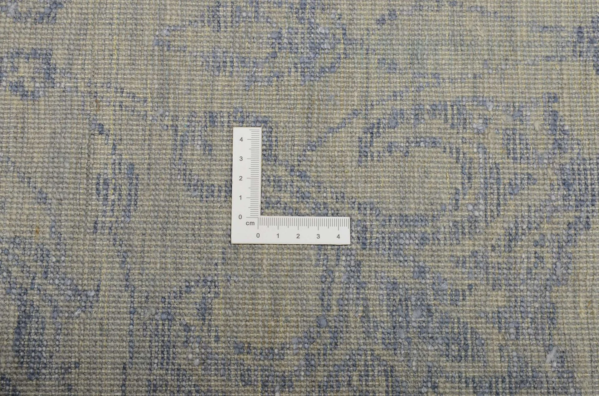 Indian Rug — hand-knotted, 243 × 301 cm, Wool