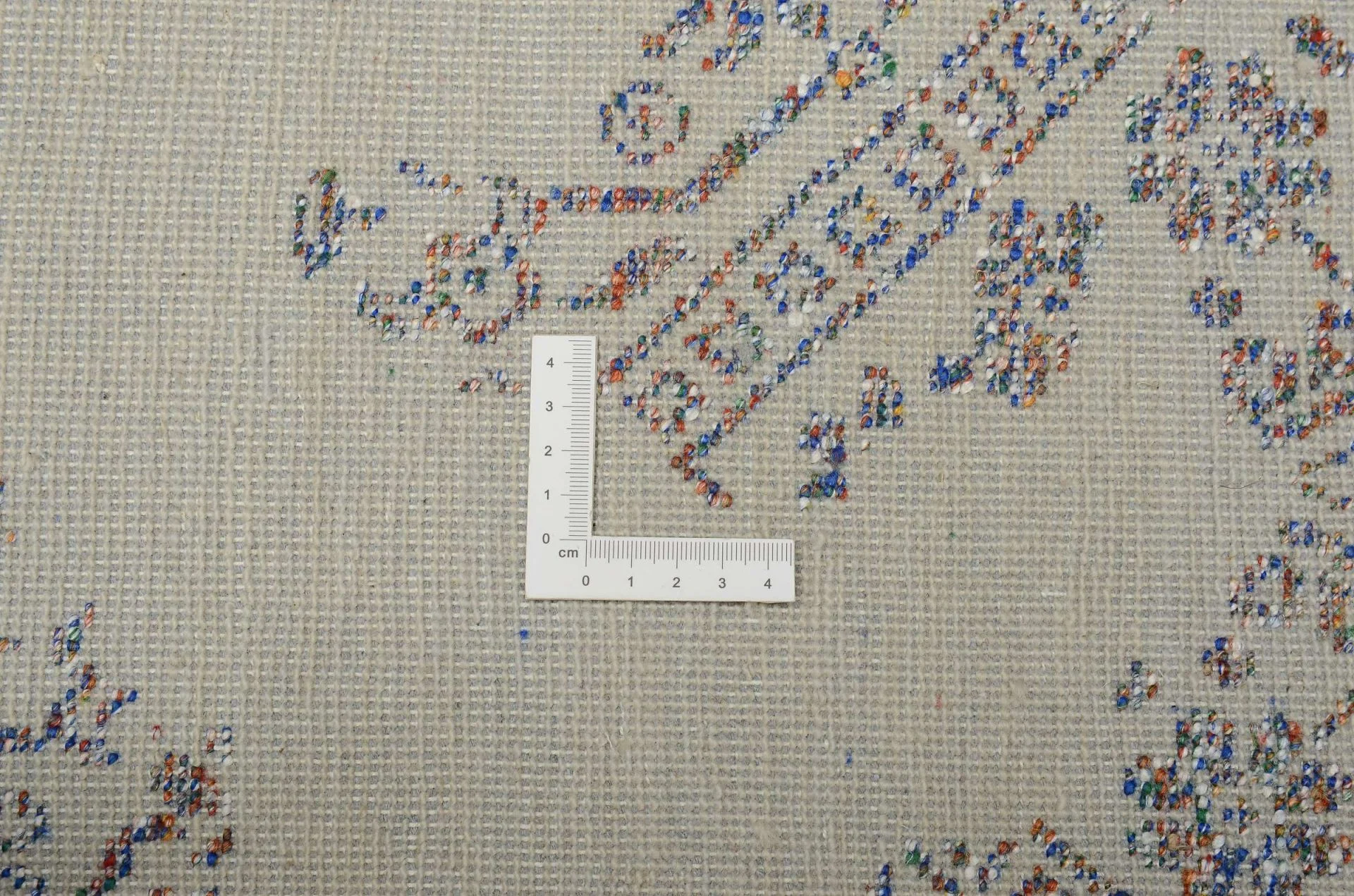 Indian Rug — hand-knotted, 250 × 300 cm, Wool