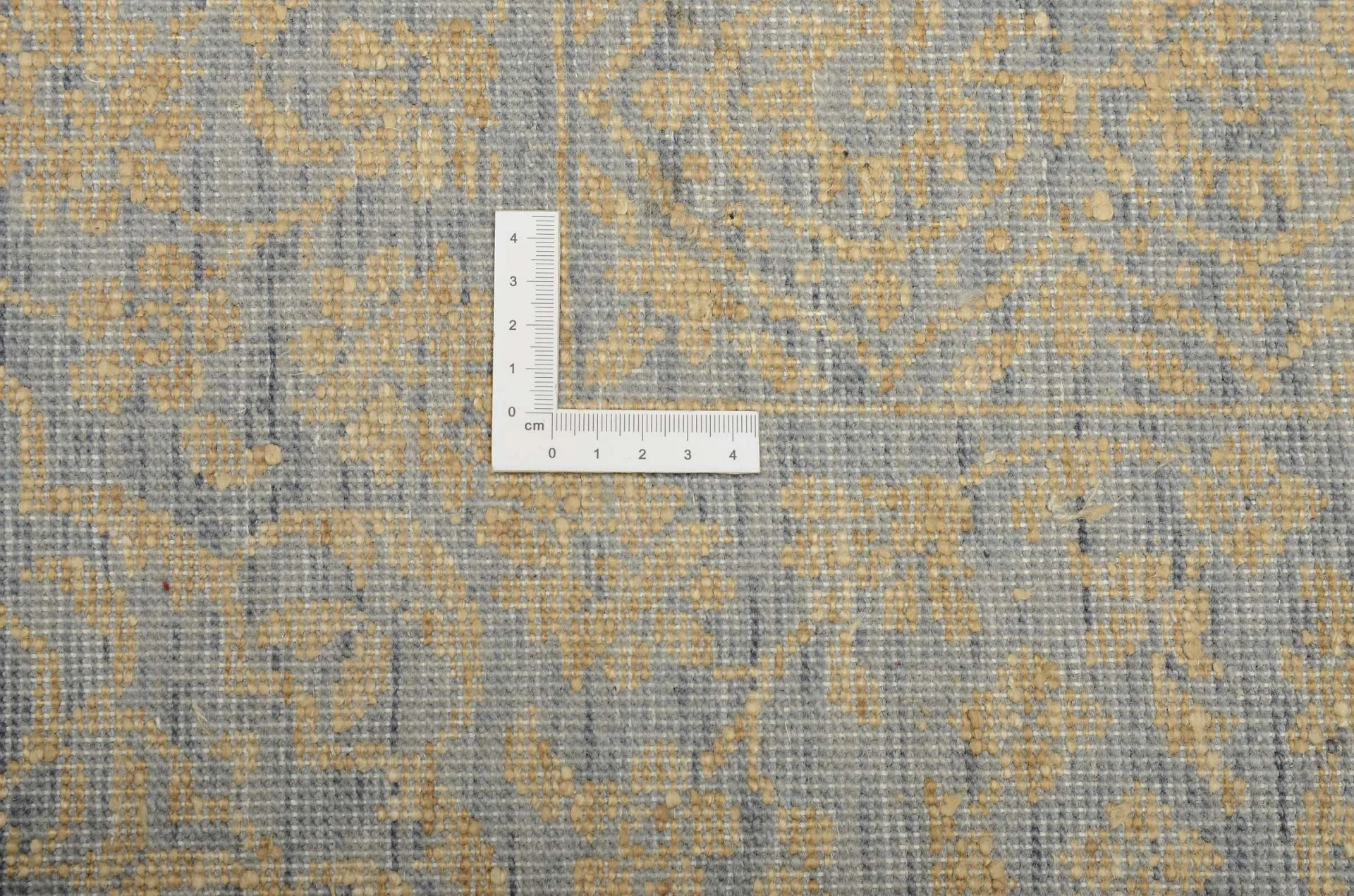 Indian Rug — hand-knotted, 250 × 300 cm, Wool