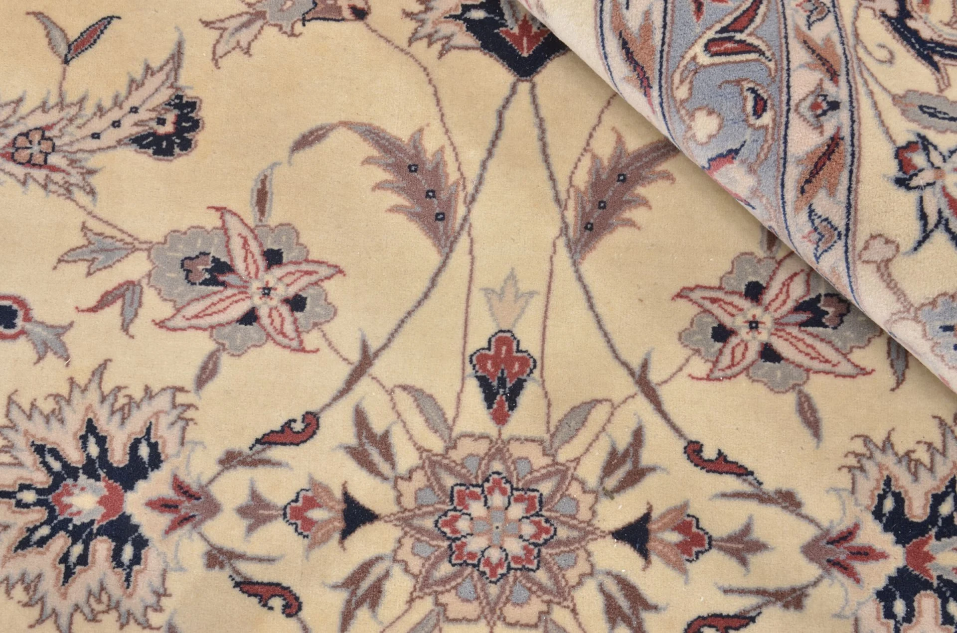 Hand-Knotted Wool Isfahan Chinese Rug, 246 × 340 cm