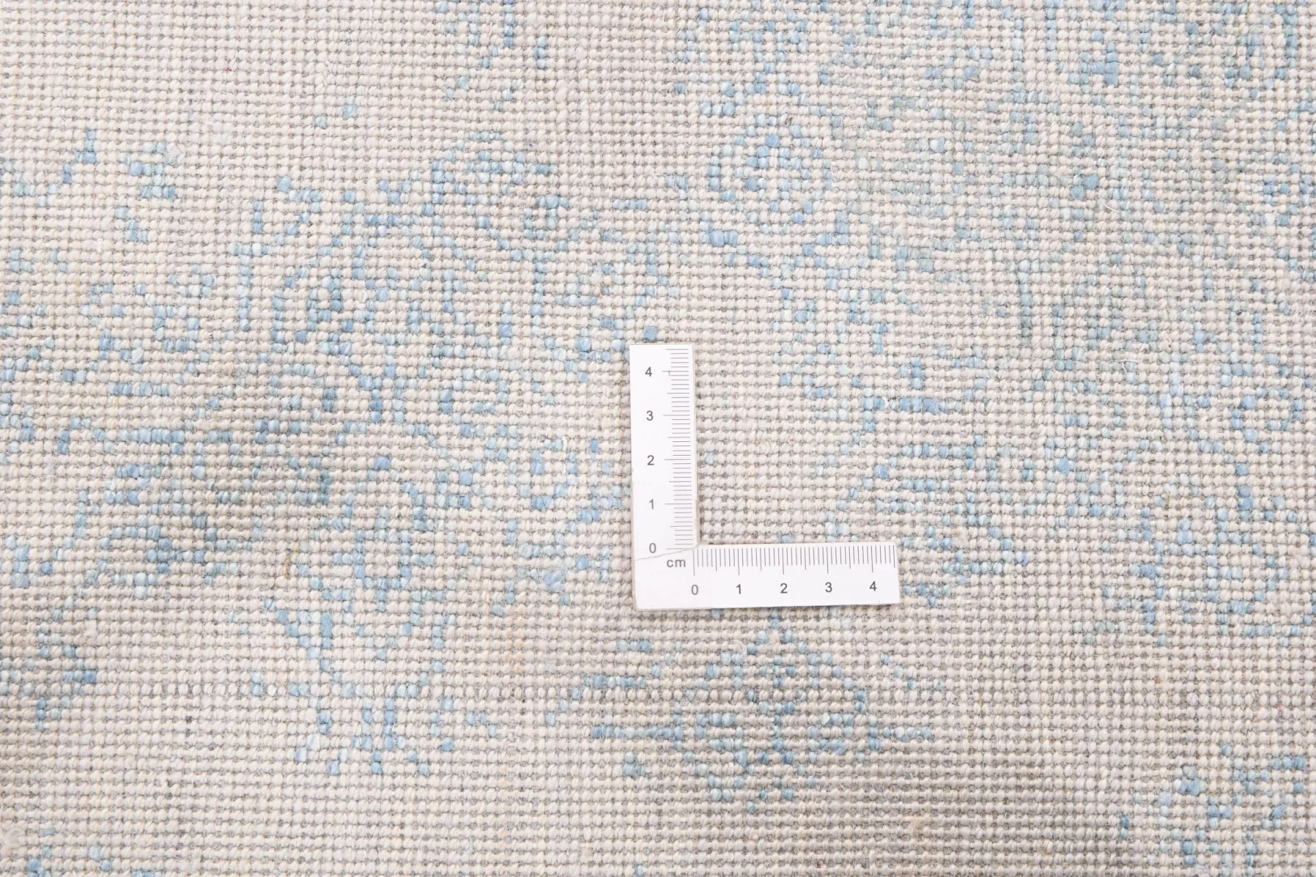 Indian Rug — hand-knotted, 167 × 246 cm, Wool