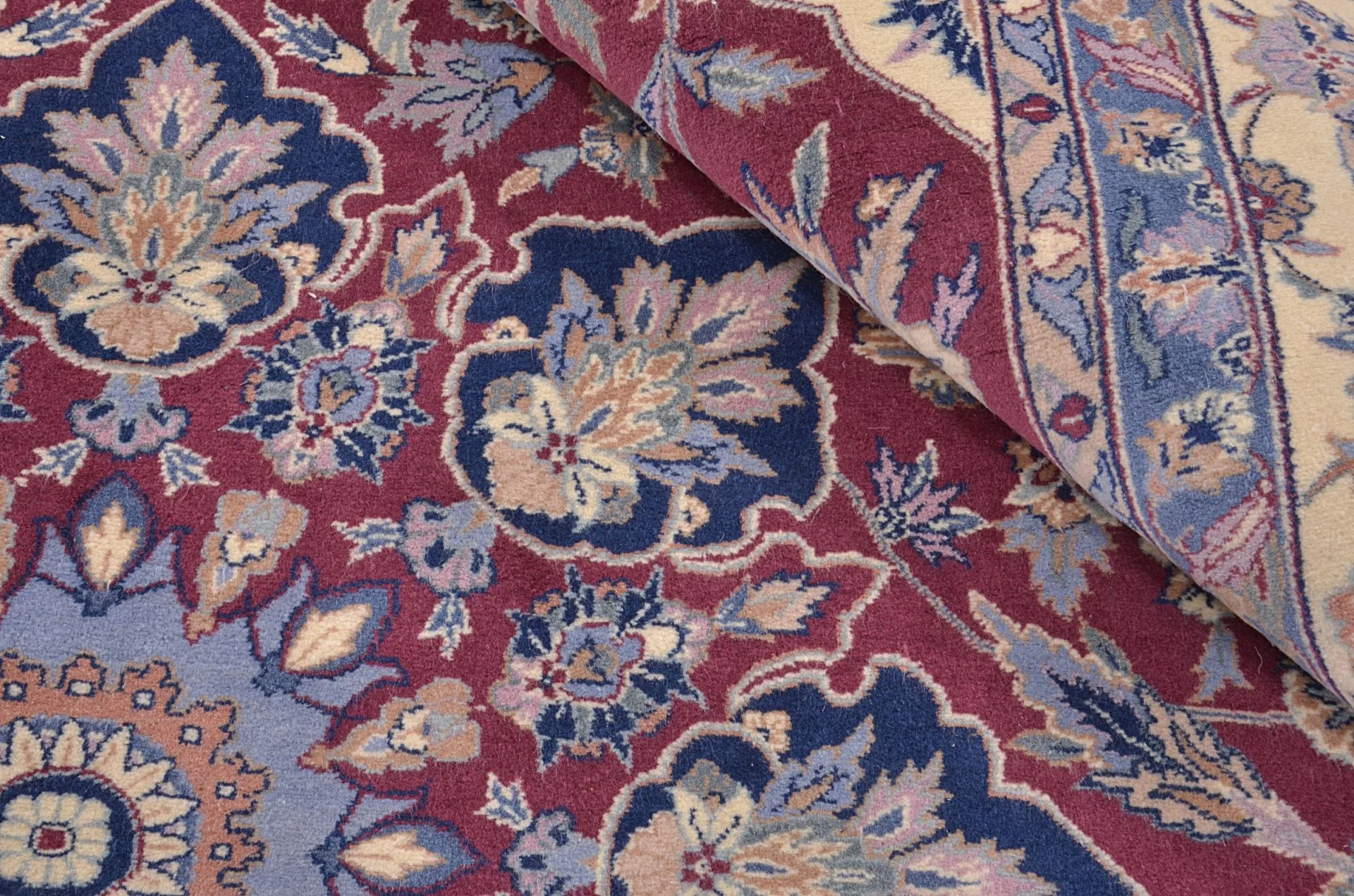 Isfahan Chinese Rug — hand-knotted, 194 × 278 cm, Wool