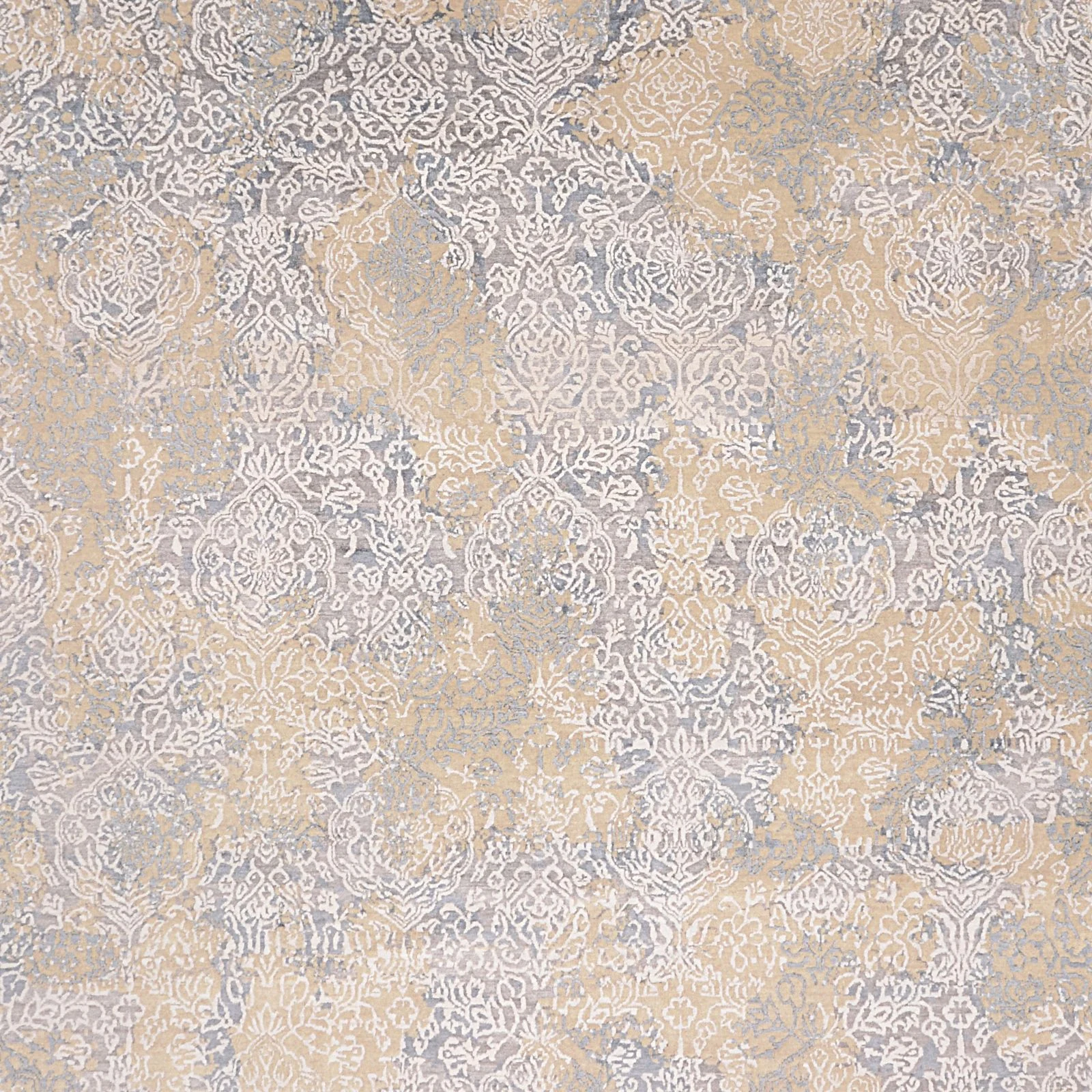 Indian Rug — hand-knotted, 236 × 308 cm, Wool