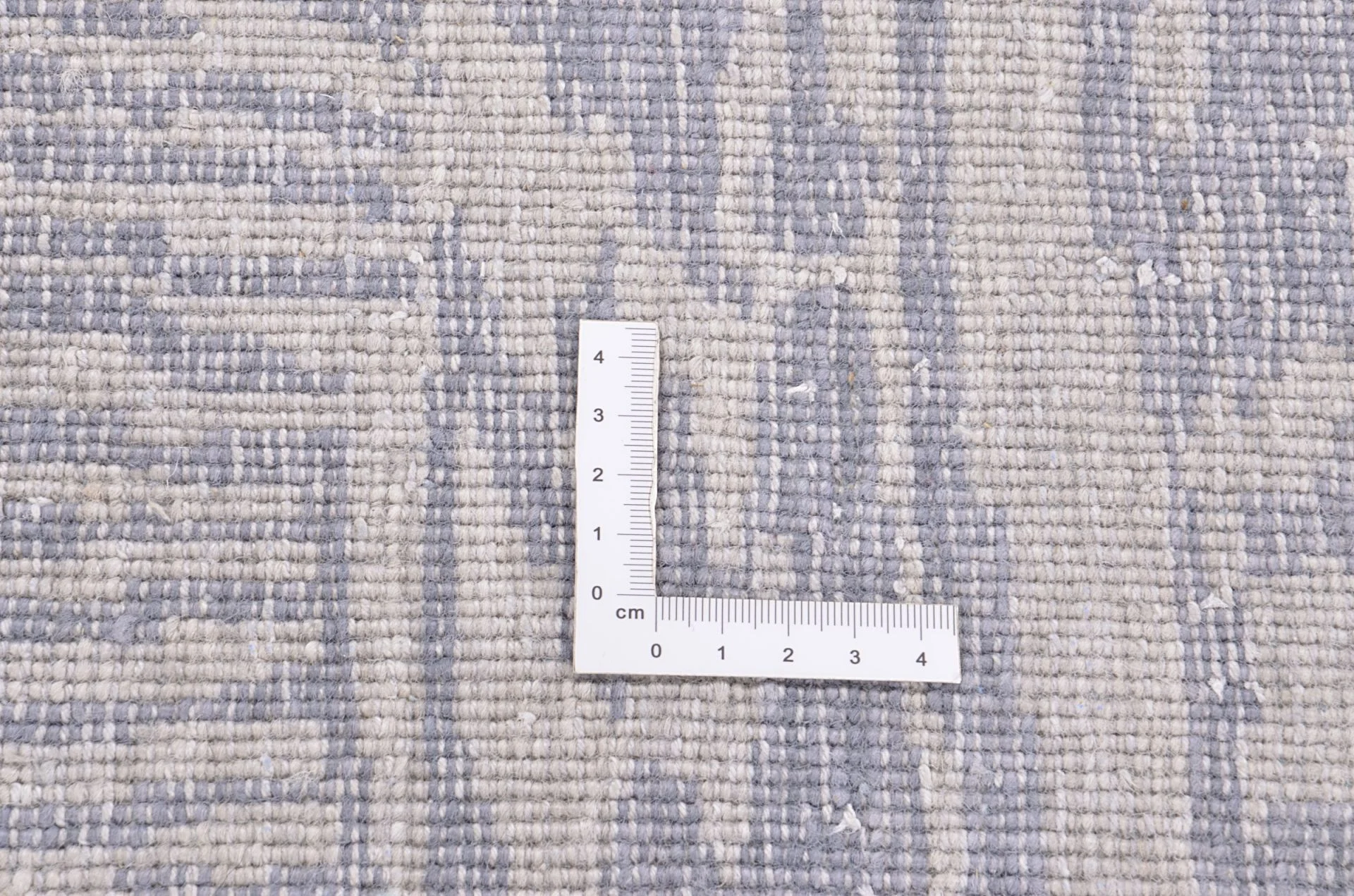 Indian Rug — hand-knotted, 203 × 300 cm, Wool