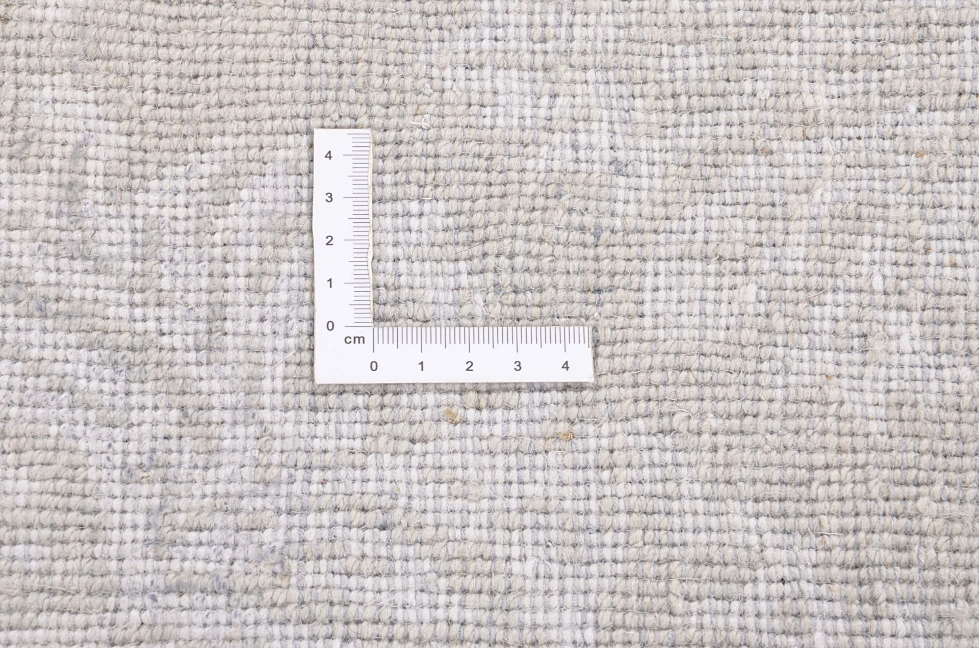 Indian Rug — hand-knotted, 204 × 303 cm, Wool
