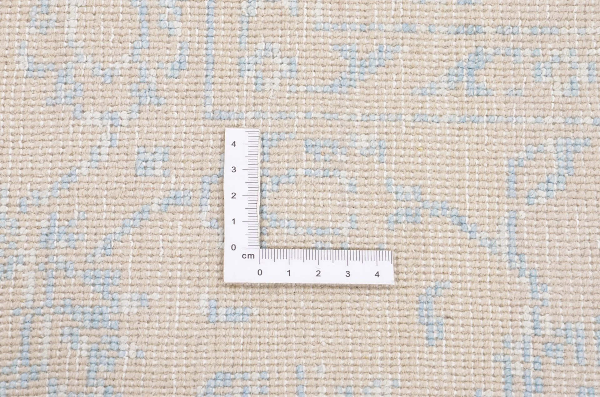 Indian Rug — hand-knotted, 240 × 299 cm, Wool