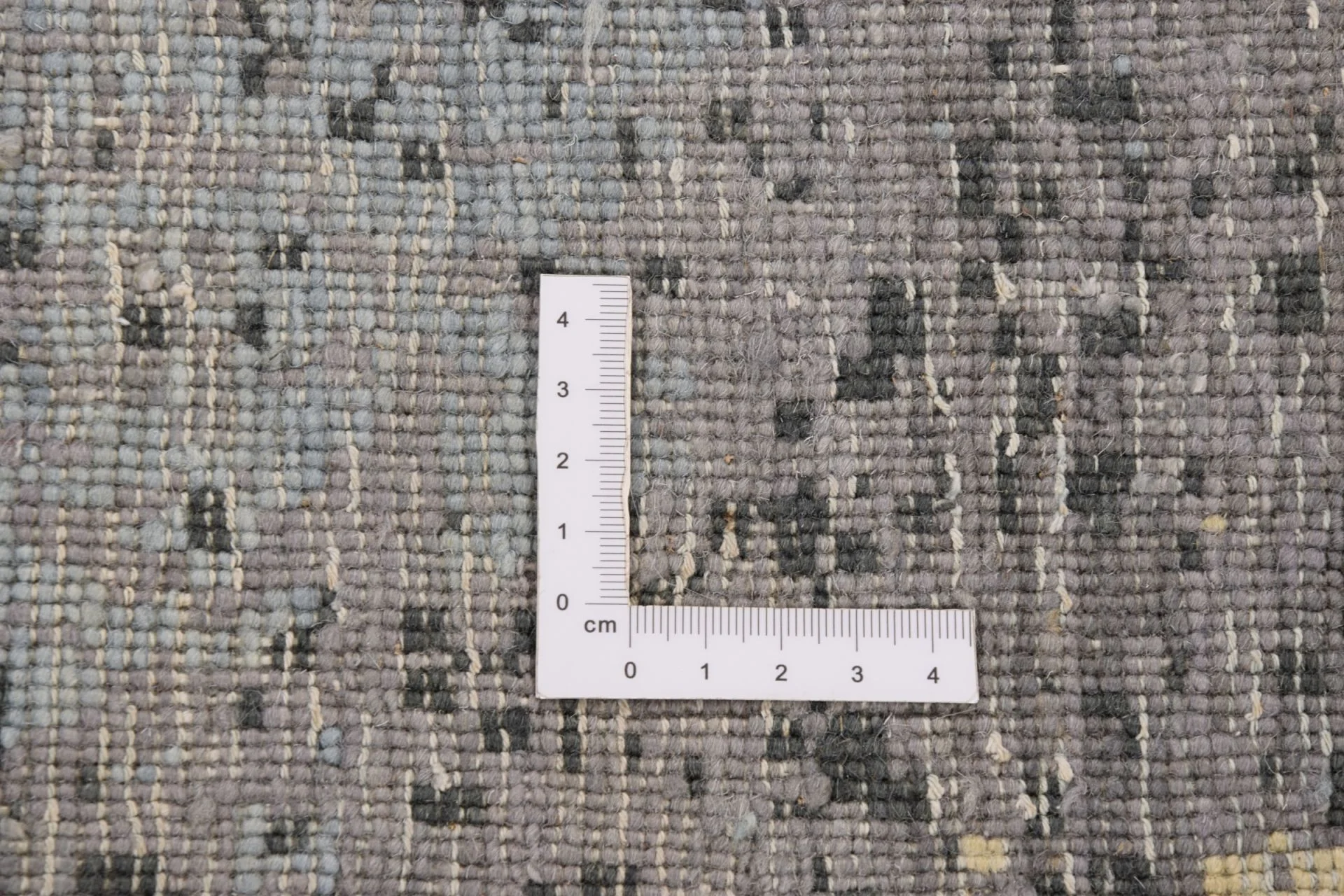 Indian Rug 247 × 305 cm, hand-knotted
