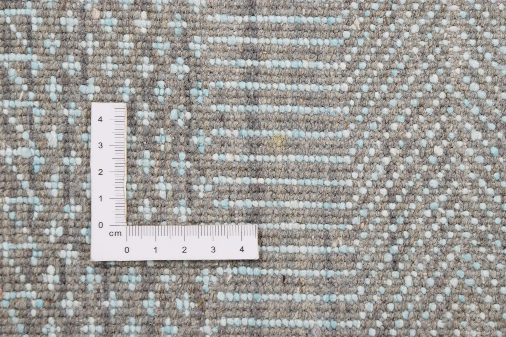 Indian Rug — hand-knotted, 278 × 367 cm
