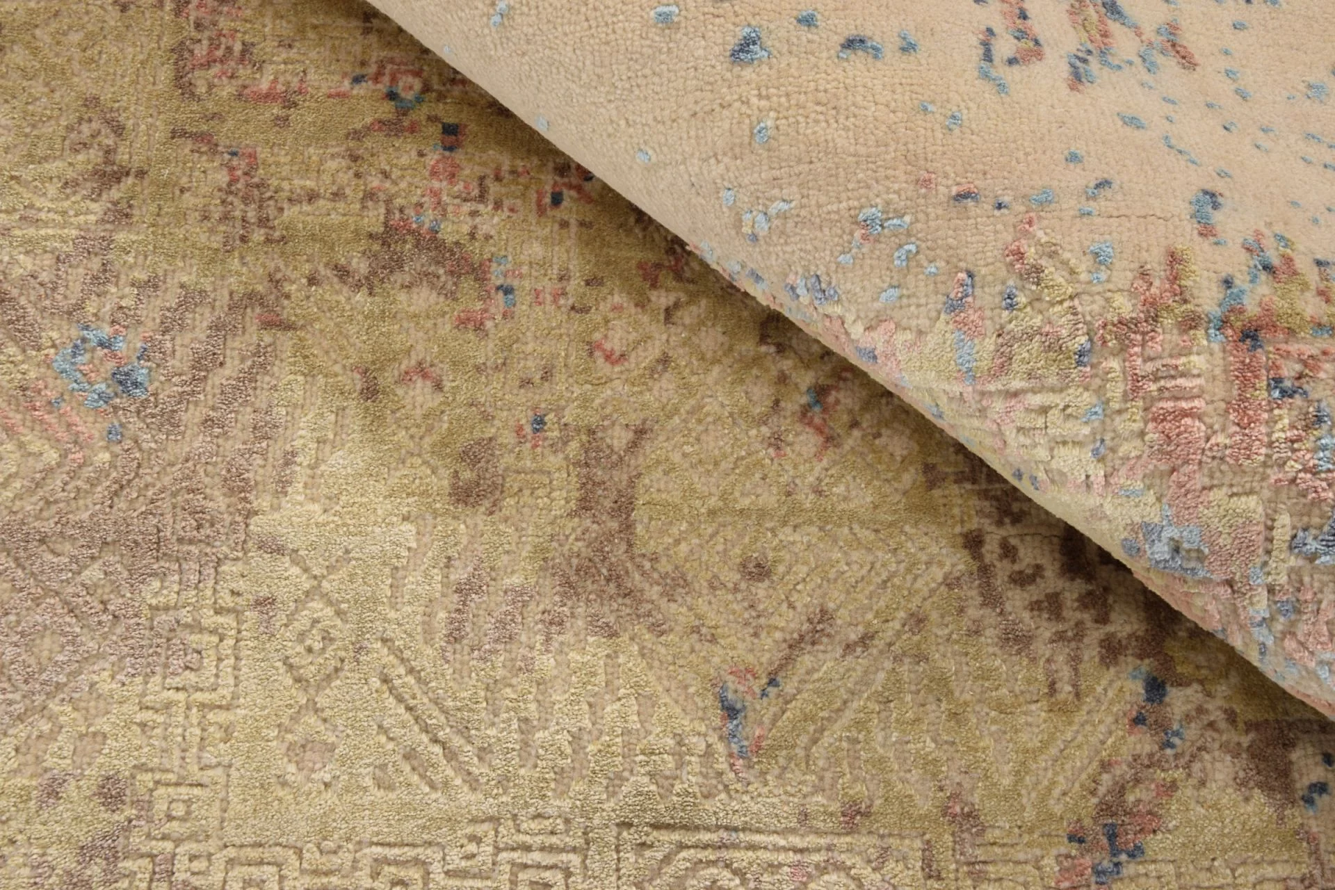 Indian Rug 267 × 368 cm, hand-knotted