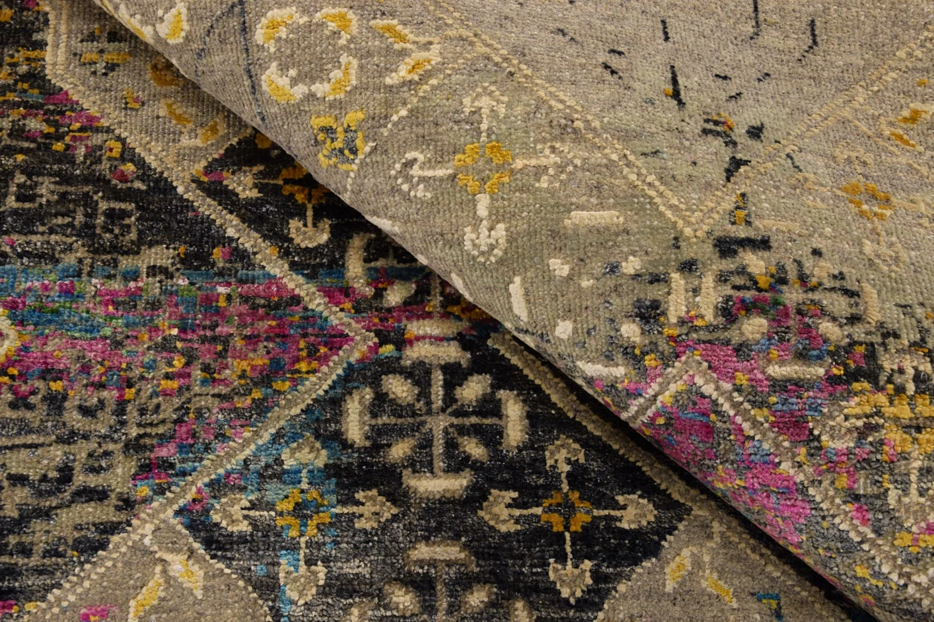 Indian Rug 245 × 297 cm, hand-knotted