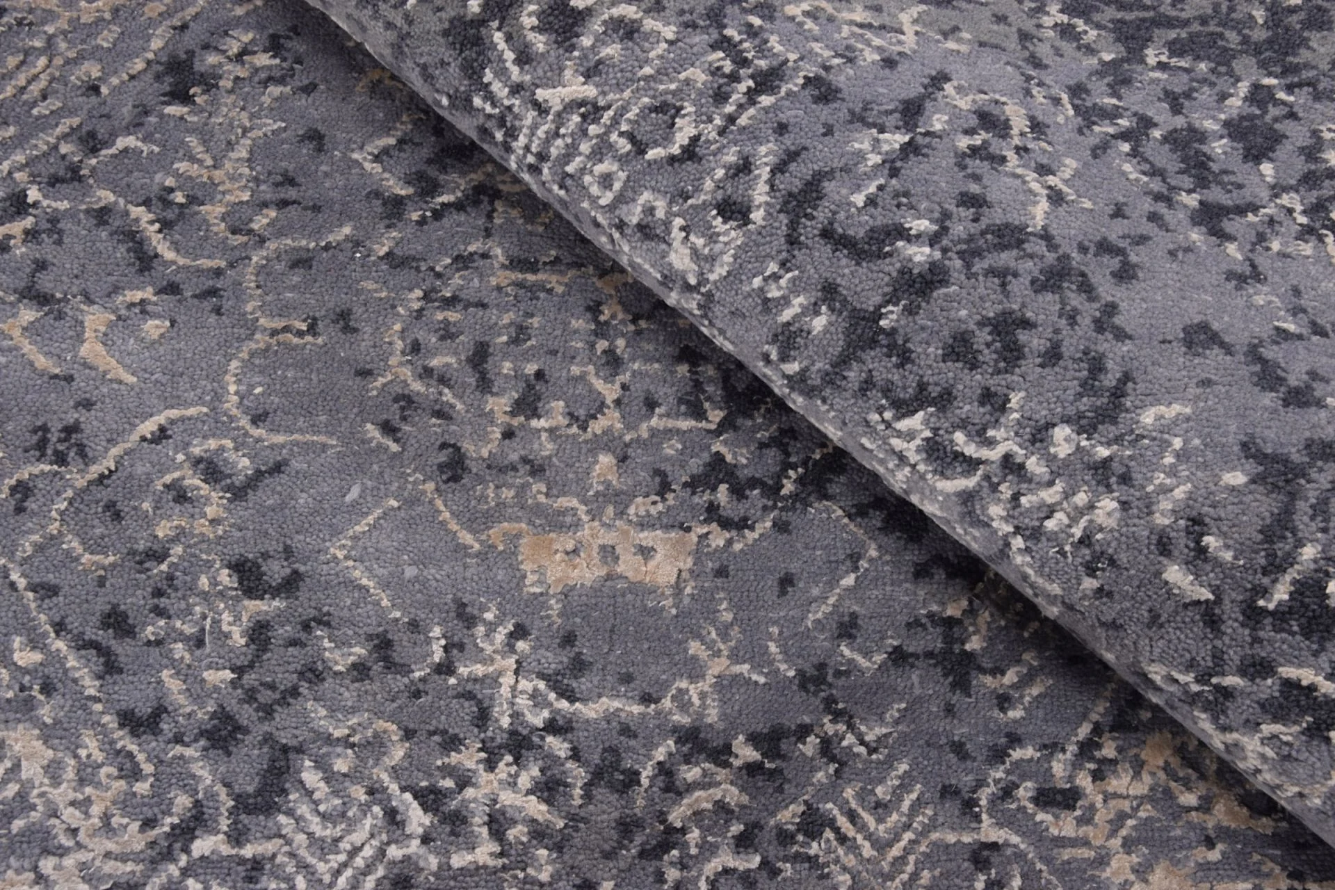 Tabriz Indian Rug — hand-knotted, 246 × 306 cm