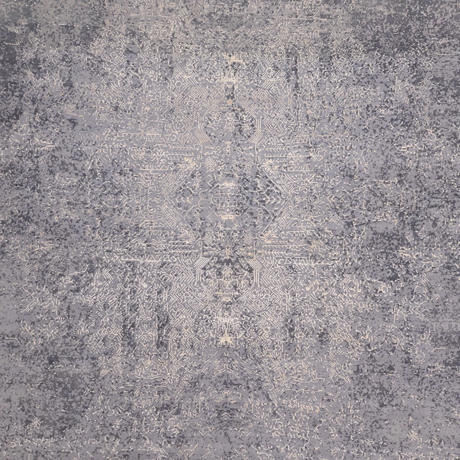 Tabriz Indian Rug — hand-knotted, 246 × 306 cm