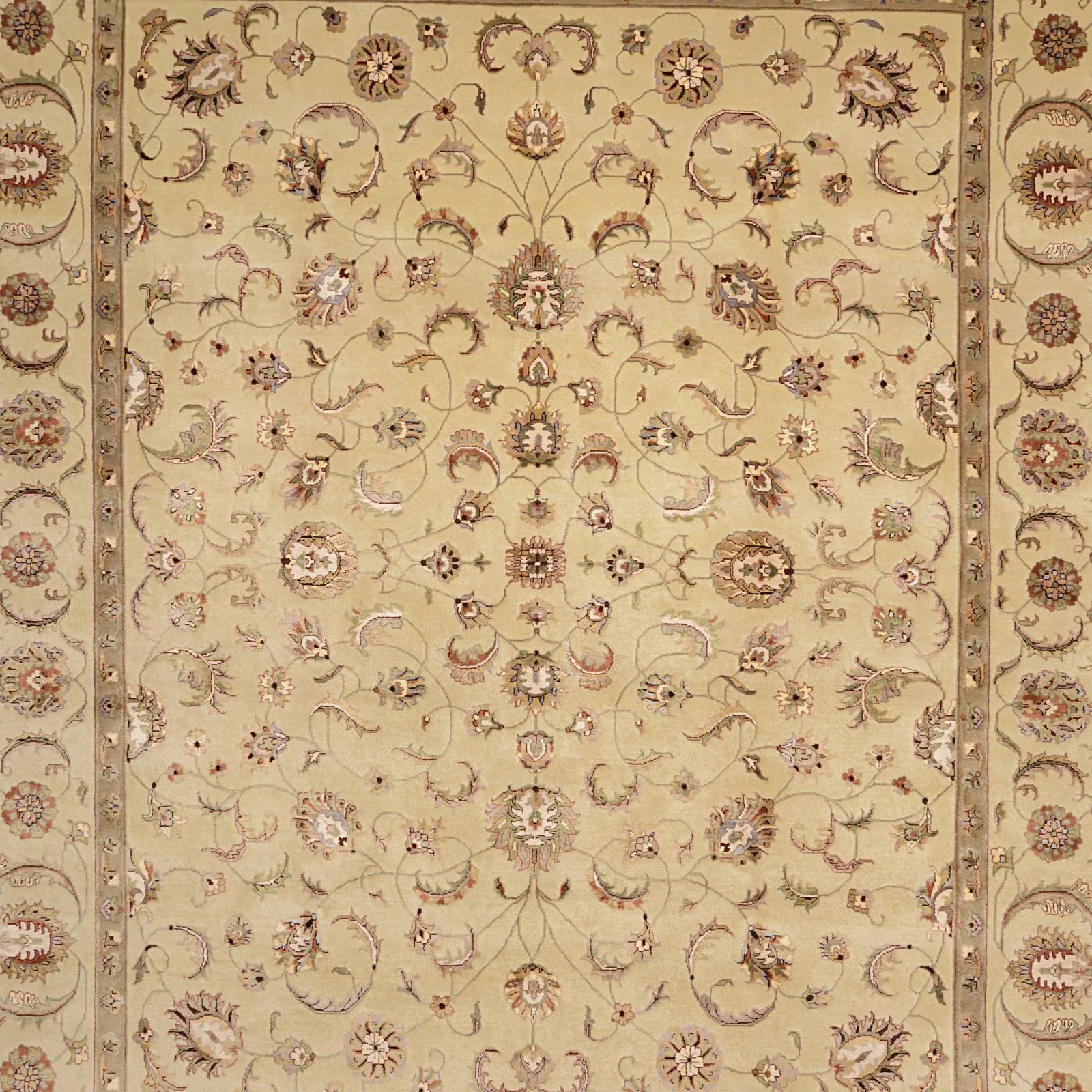 Tabriz Indian Rug — hand-knotted, 243 × 300 cm