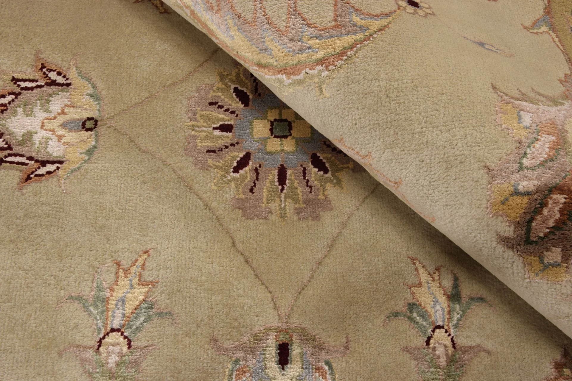 Tabriz Indian Rug — hand-knotted, 273 × 366 cm