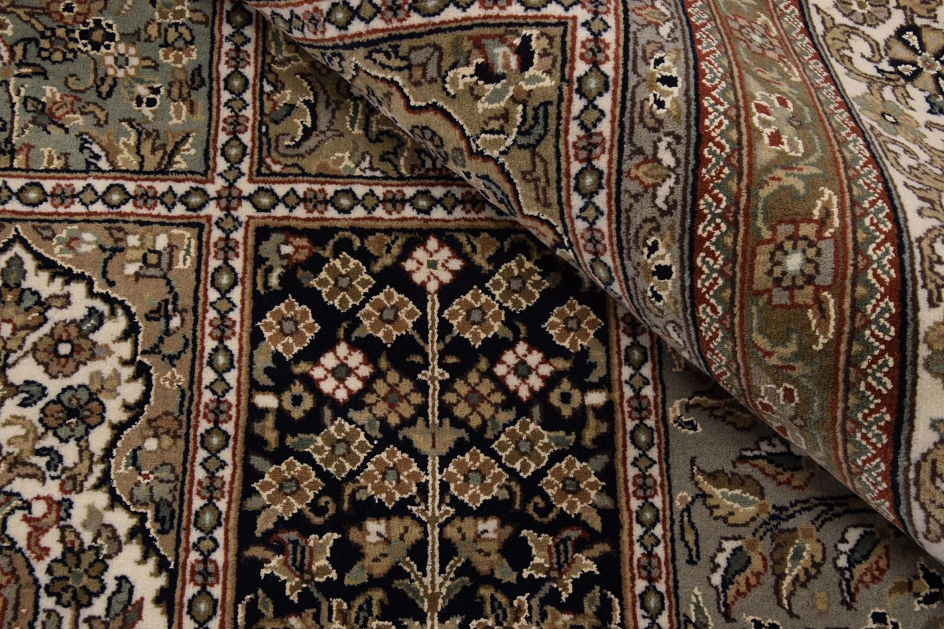 Qom Indian Rug 246 × 353 cm, hand-knotted
