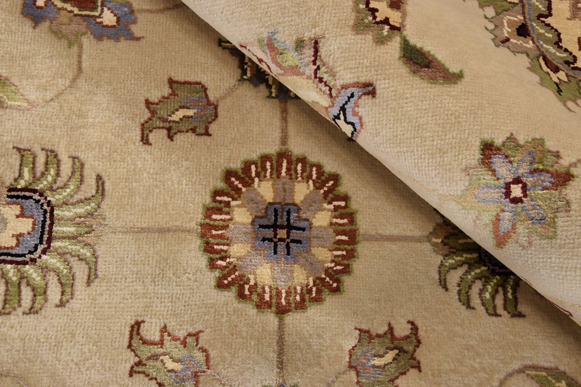 Tabriz Indian Rug 274 × 366 cm, hand-knotted