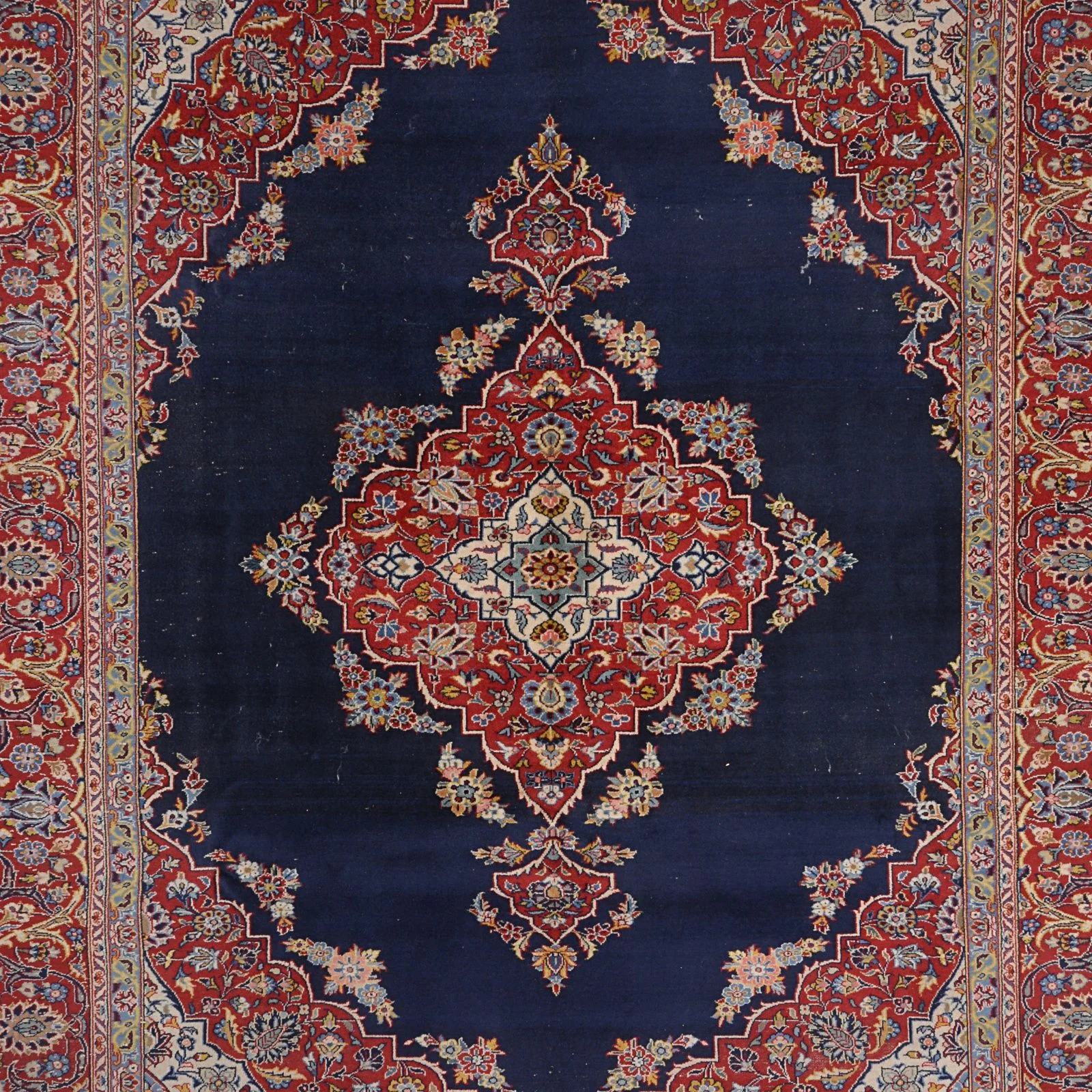 Hand-Knotted Wool Kashan Persian Rug, 226 × 274 cm