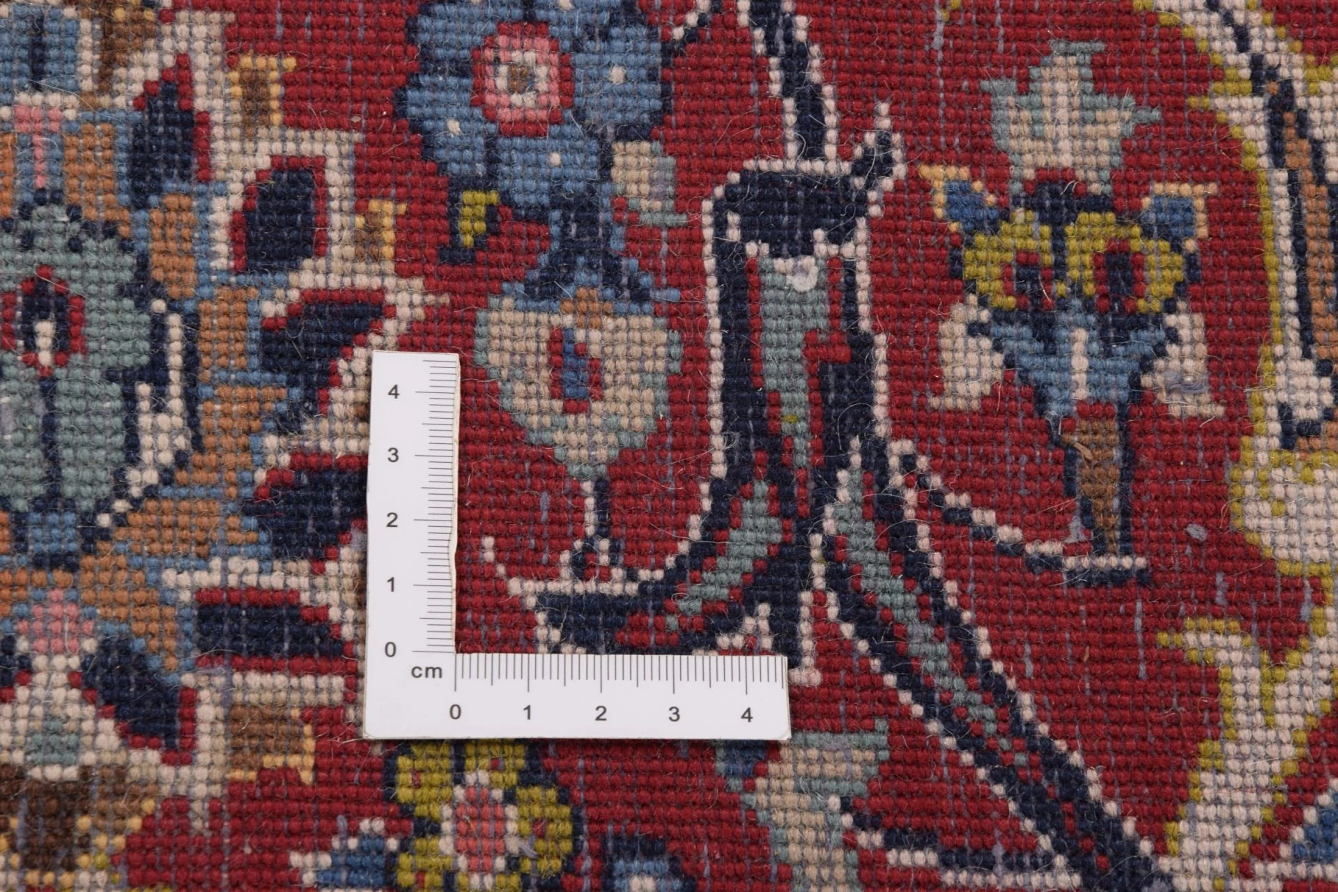 Hand-Knotted Wool Kashan Persian Rug, 226 × 274 cm
