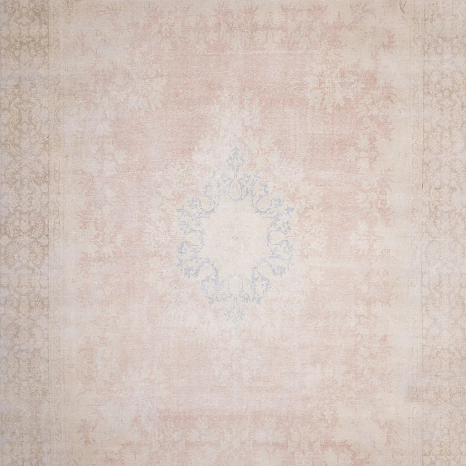 Pakistani Rug — hand-knotted, 394 × 289 cm, Wool