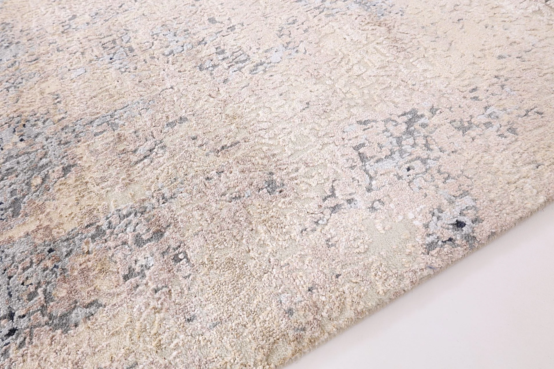 Indian Rug 202 × 304 cm, Wool & Silk, hand-knotted
