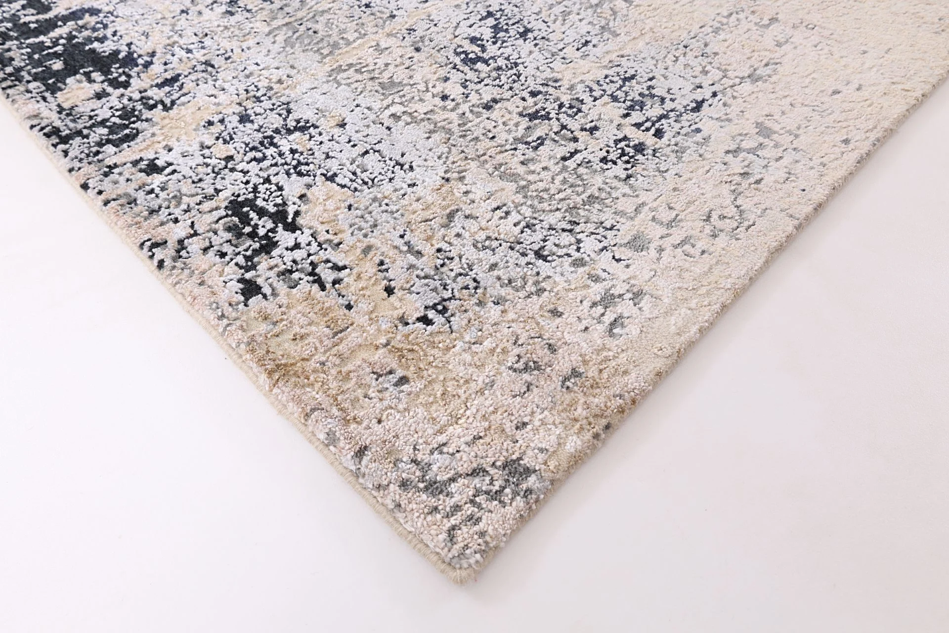 Indian Rug 202 × 304 cm, Wool & Silk, hand-knotted
