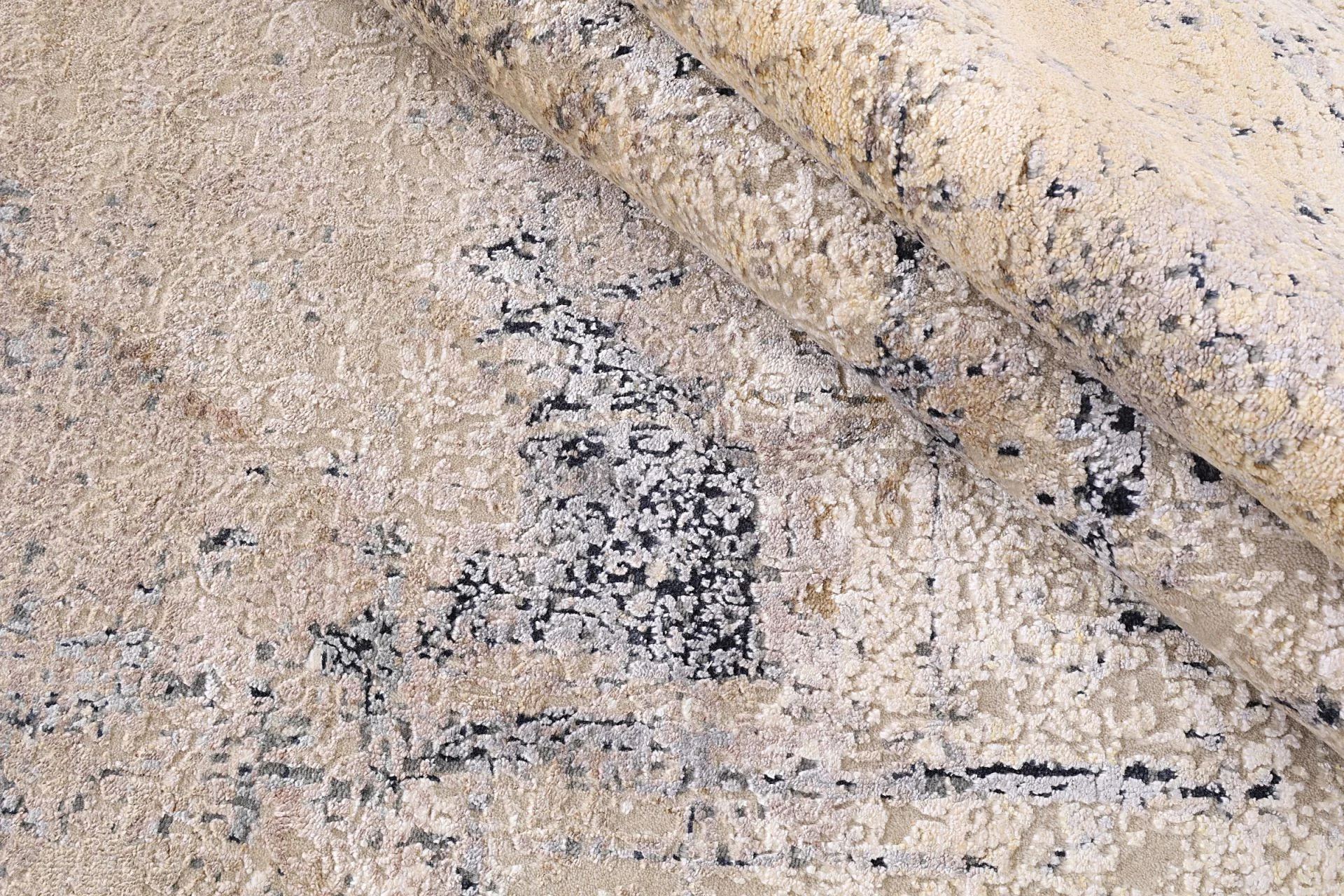 Indian Rug 202 × 304 cm, Wool & Silk, hand-knotted