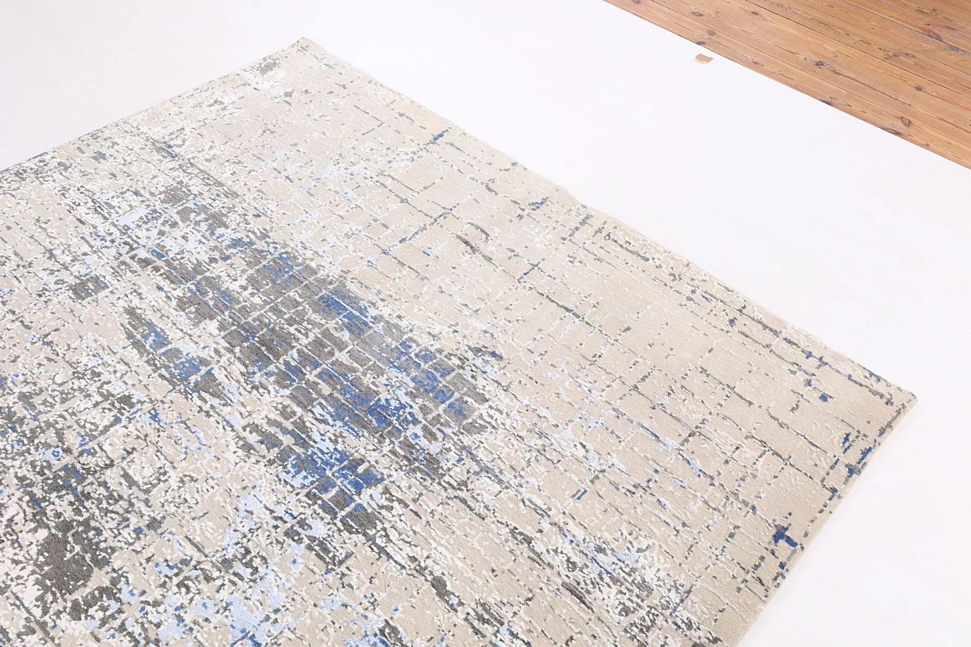 Indian Rug — hand-knotted, 204 × 296 cm, Wool & Silk