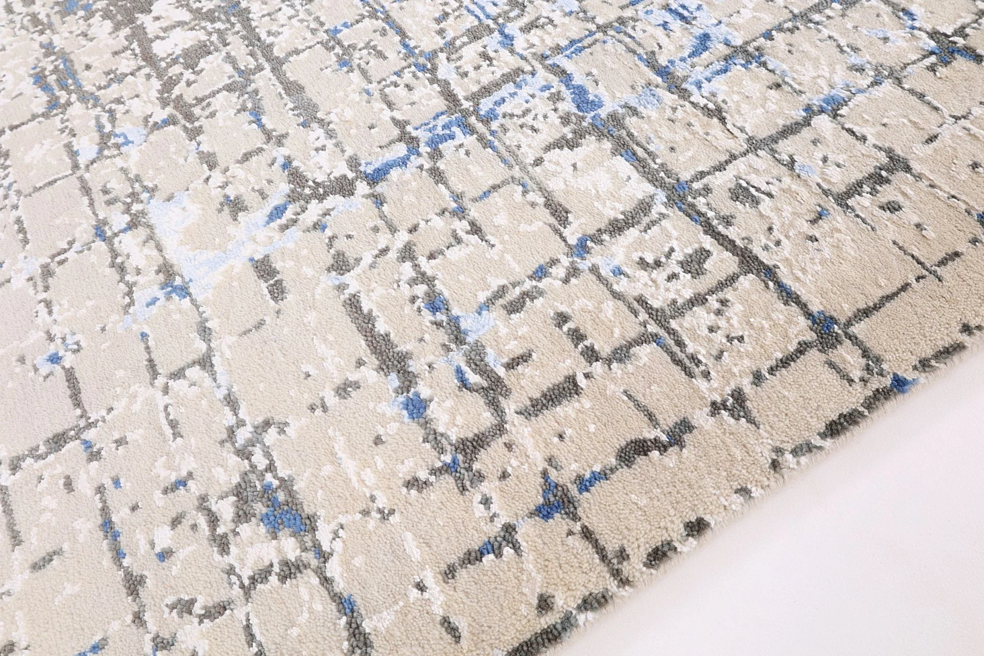 Indian Rug — hand-knotted, 204 × 296 cm, Wool & Silk