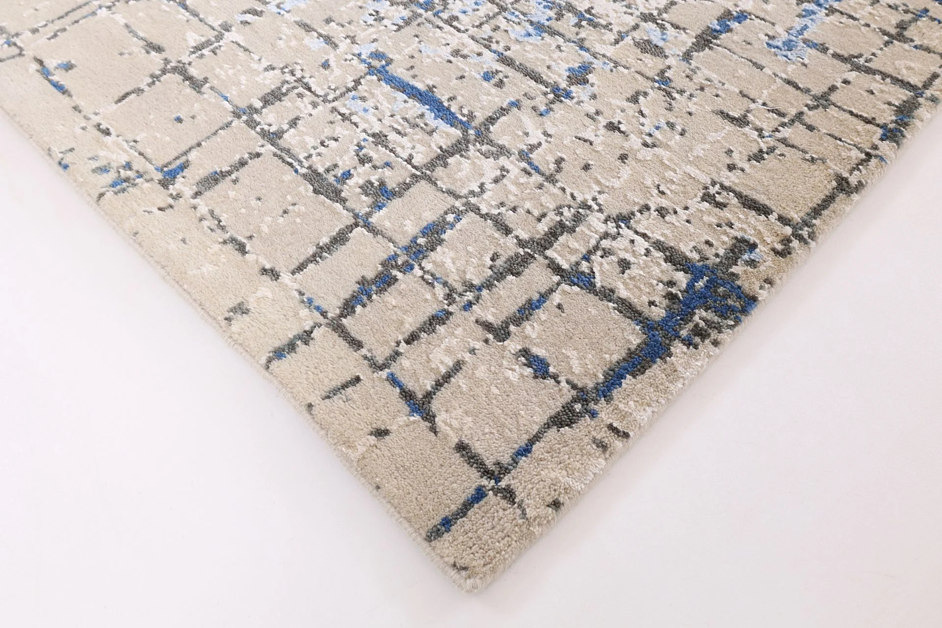 Indian Rug — hand-knotted, 204 × 296 cm, Wool & Silk