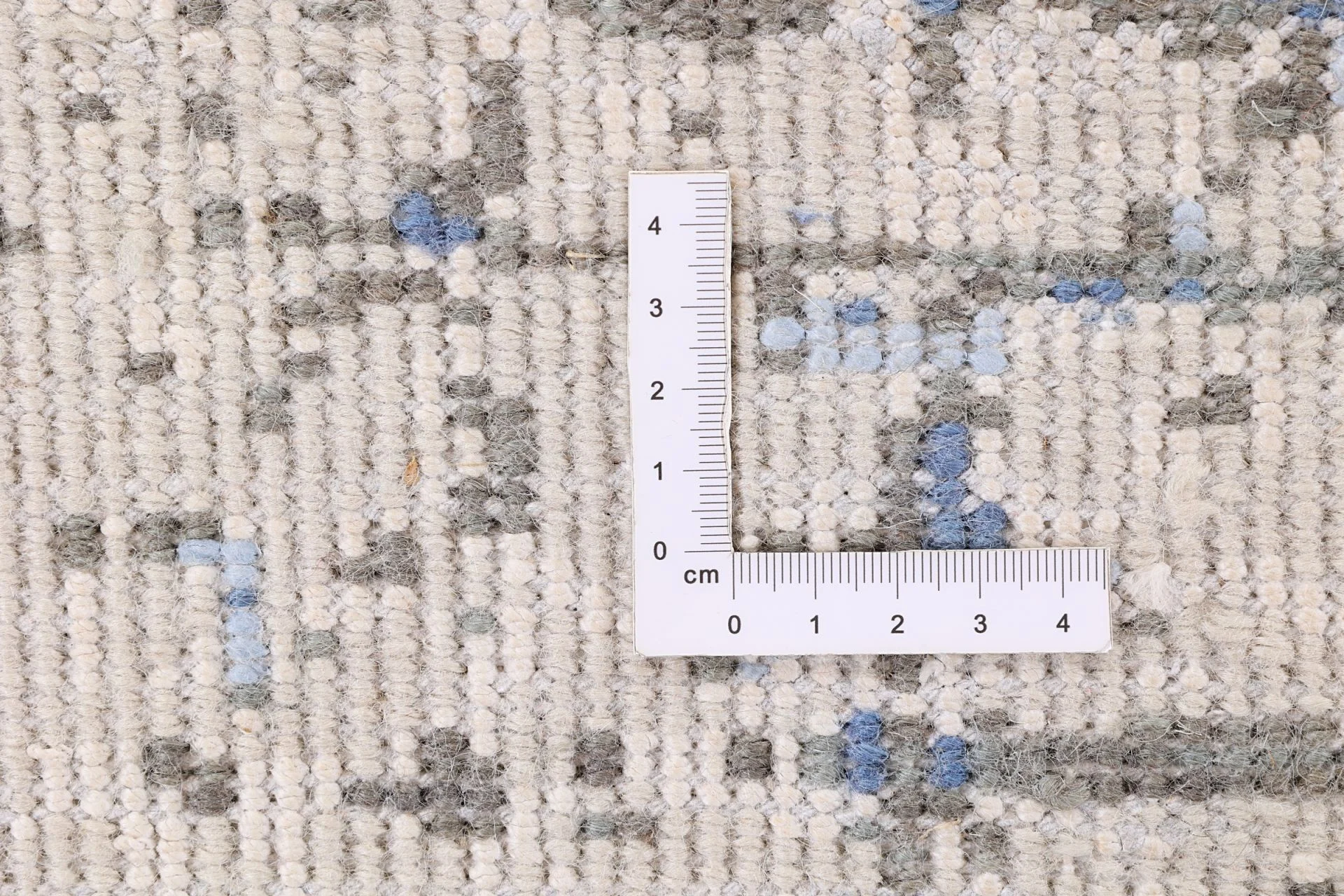 Indian Rug — hand-knotted, 204 × 296 cm, Wool & Silk