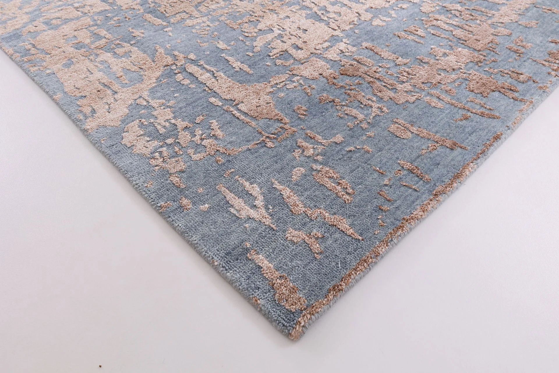 Indian Rug — hand-knotted, 244 × 308 cm, Wool & Silk