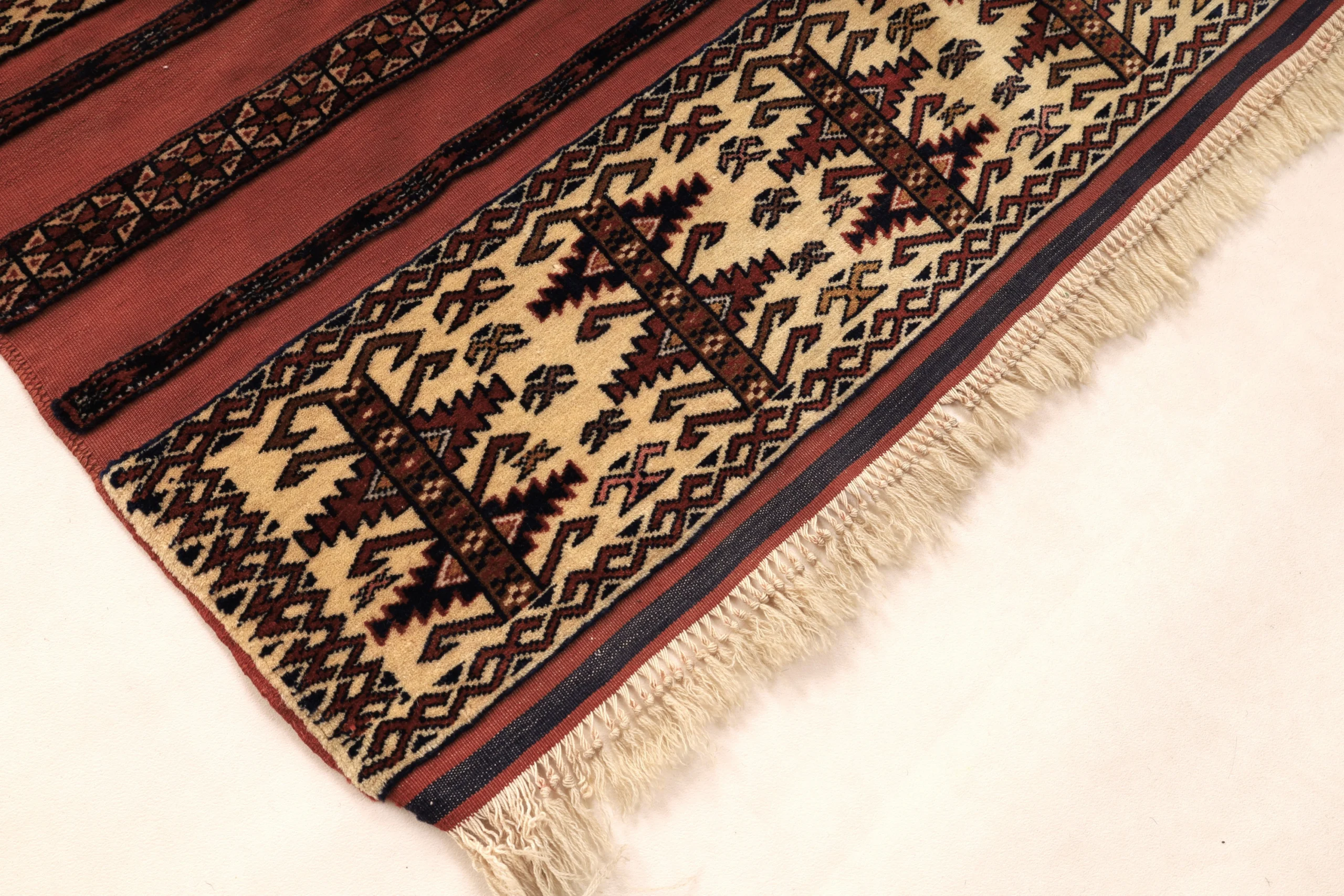 Turkmen Persian Rug — hand-knotted, 109 × 105 cm, Wool