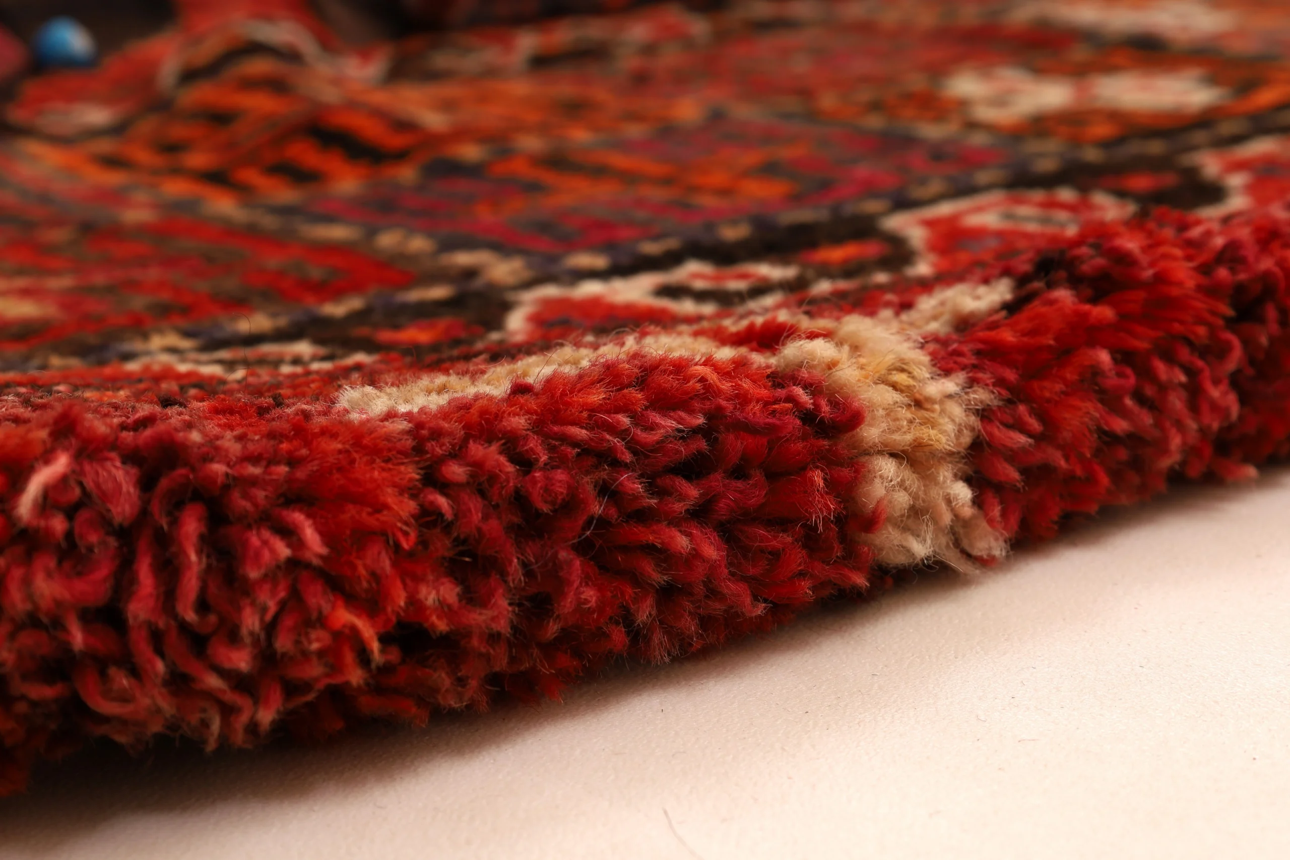 Hand-Knotted Wool Qashqai Persian Rug, 138 × 127 cm