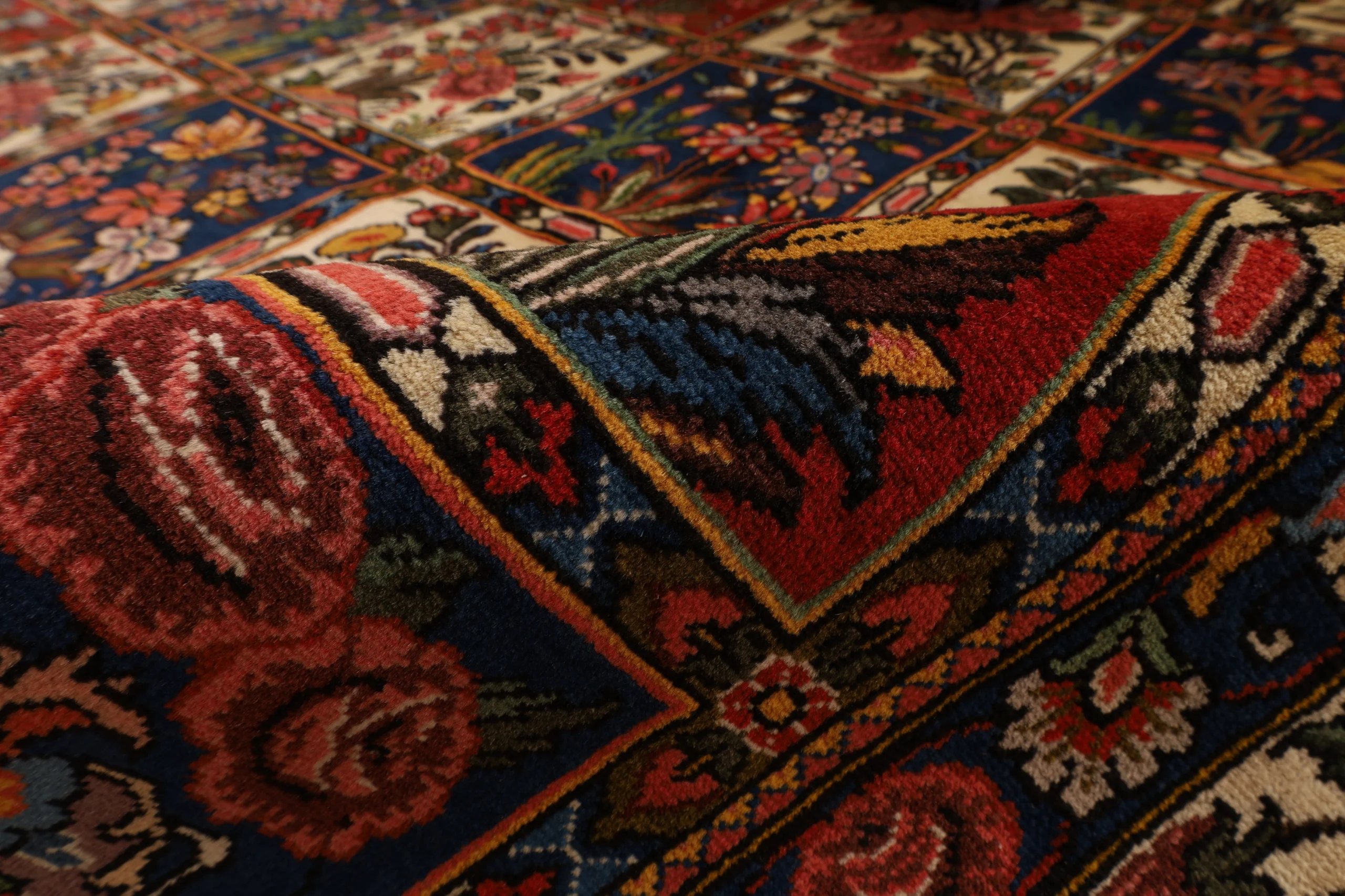 perserteppich-bakhtiar-322-x-208-cm-wolle-handgeknupft-rot-orange-25-scaled Bakhtiari Persian Rug 322 × 208 cm, Wool, hand-knotted