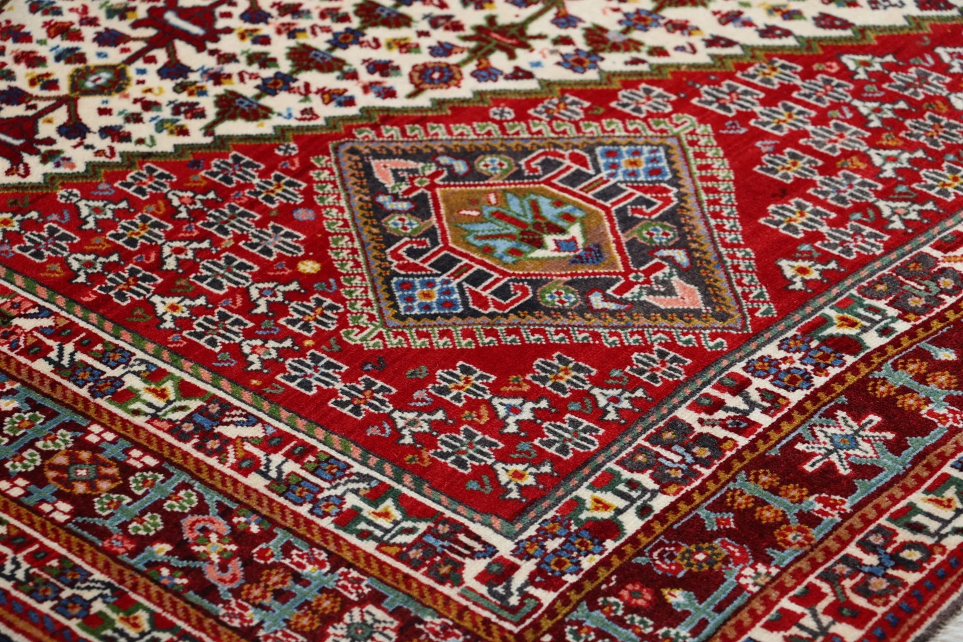 perserteppich-gashghai-205-x-308-cm-schurwolle-handgeknupft-8 Qashqai Persian Rug 205 × 308 cm, Wool, hand-knotted