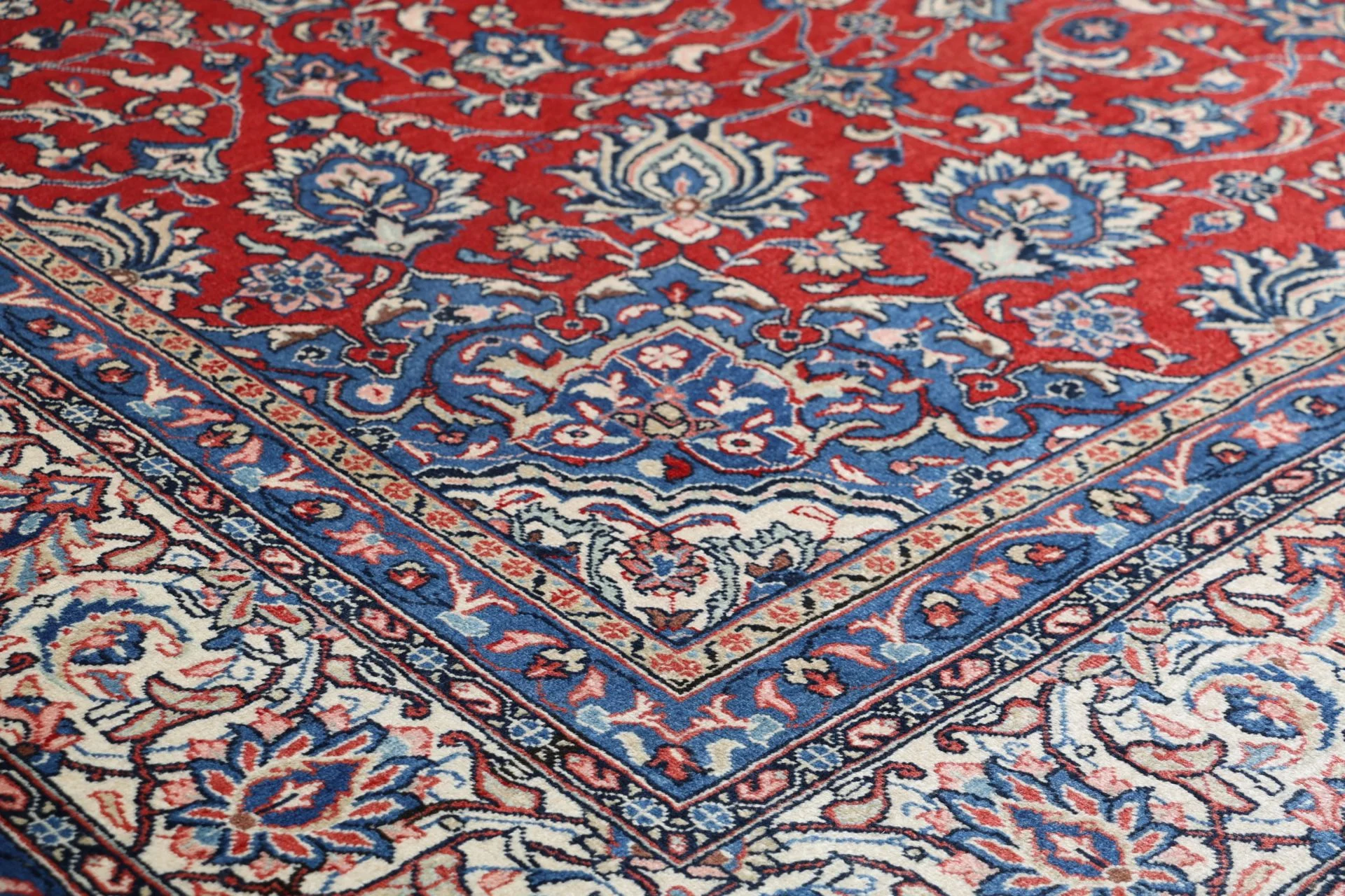 Hand-Knotted Wool Sarouk Persian Rug, 270 × 362 cm