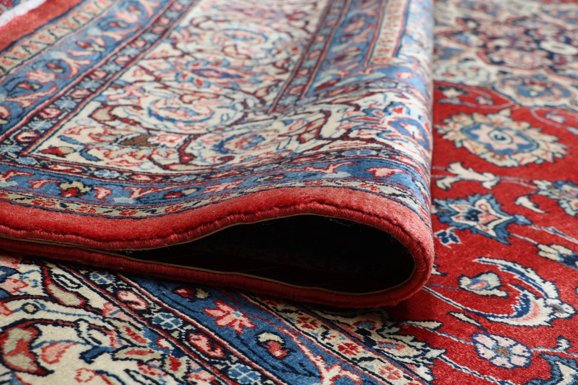 Hand-Knotted Wool Sarouk Persian Rug, 270 × 362 cm