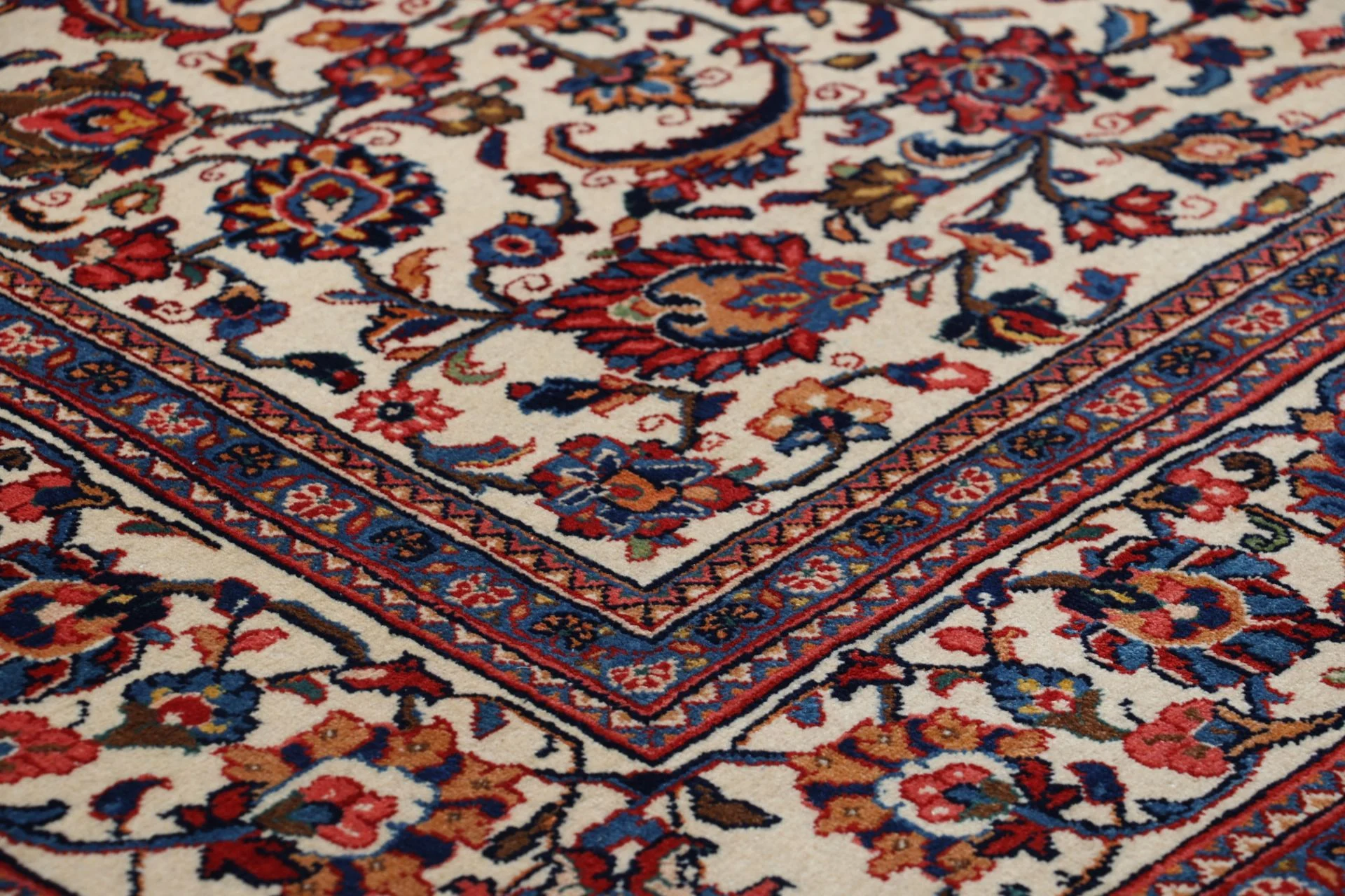 Sarouk Persian Rug — hand-knotted, 206 × 312 cm, Wool