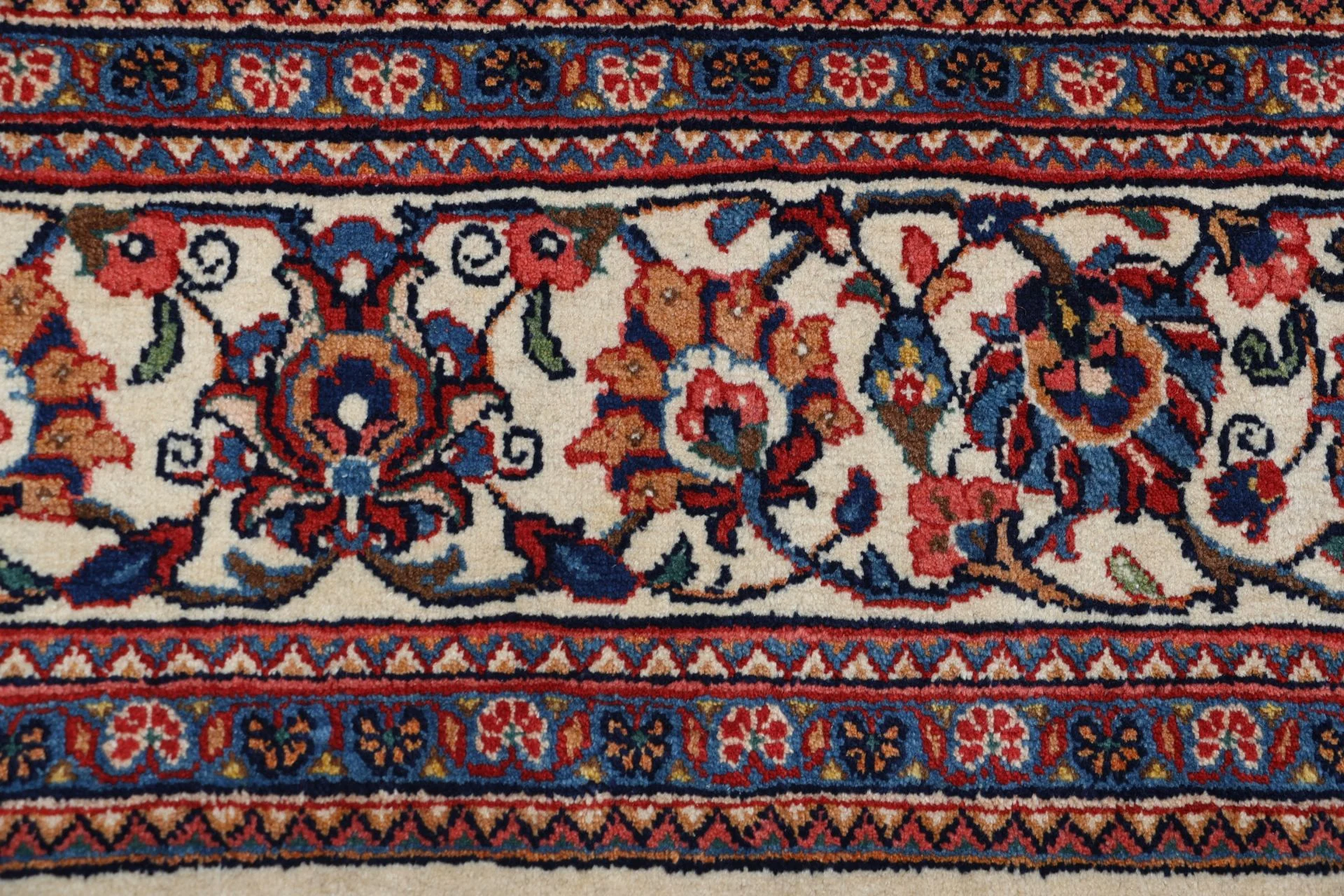 Sarouk Persian Rug — hand-knotted, 206 × 312 cm, Wool