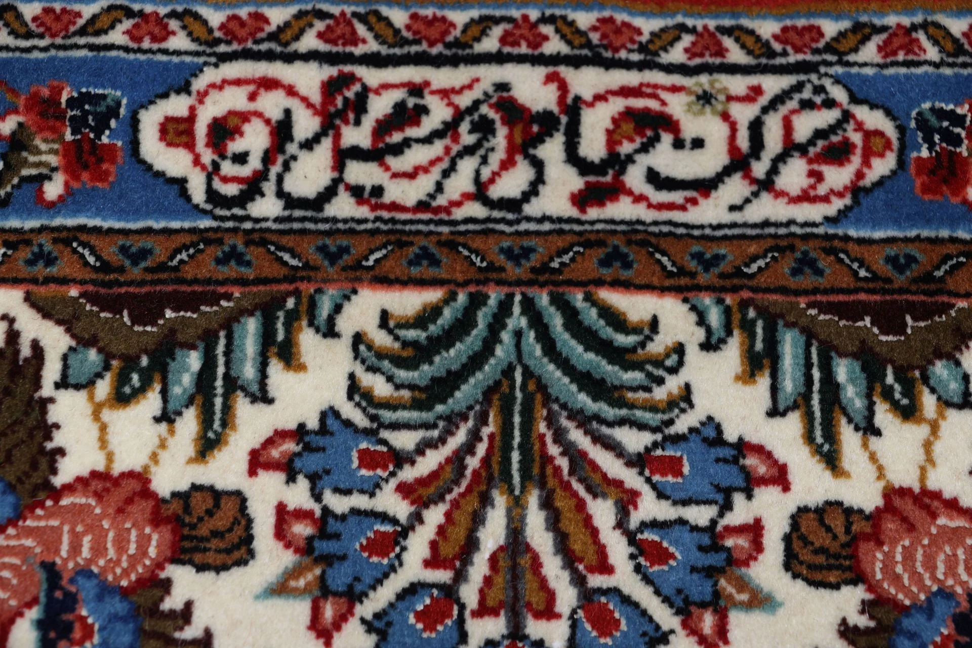 Sarouk Persian Rug — hand-knotted, 202 × 307 cm, Wool