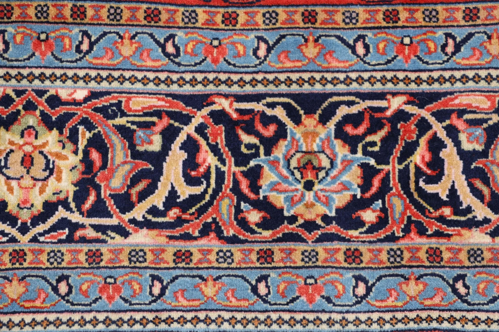 Sarouk Persian Rug — hand-knotted, 248 × 347 cm, Wool