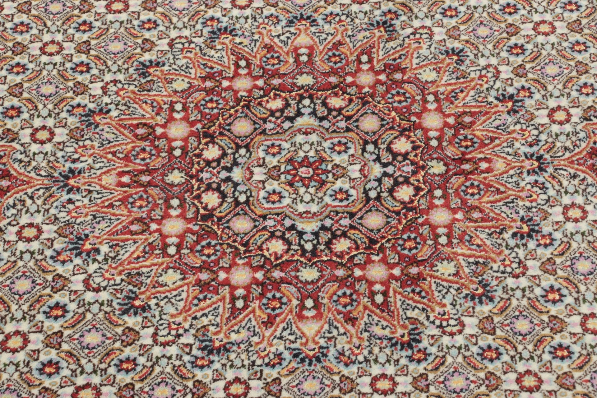Hand-Knotted Wool Moud Persian Rug, 147 × 200 cm